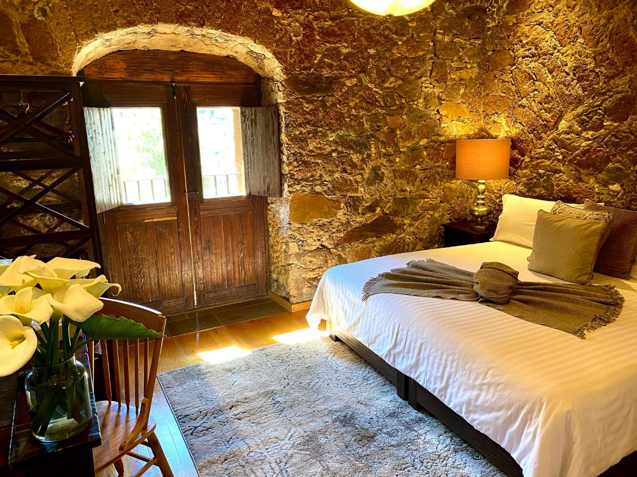 Queen Room with Balcony photo 1