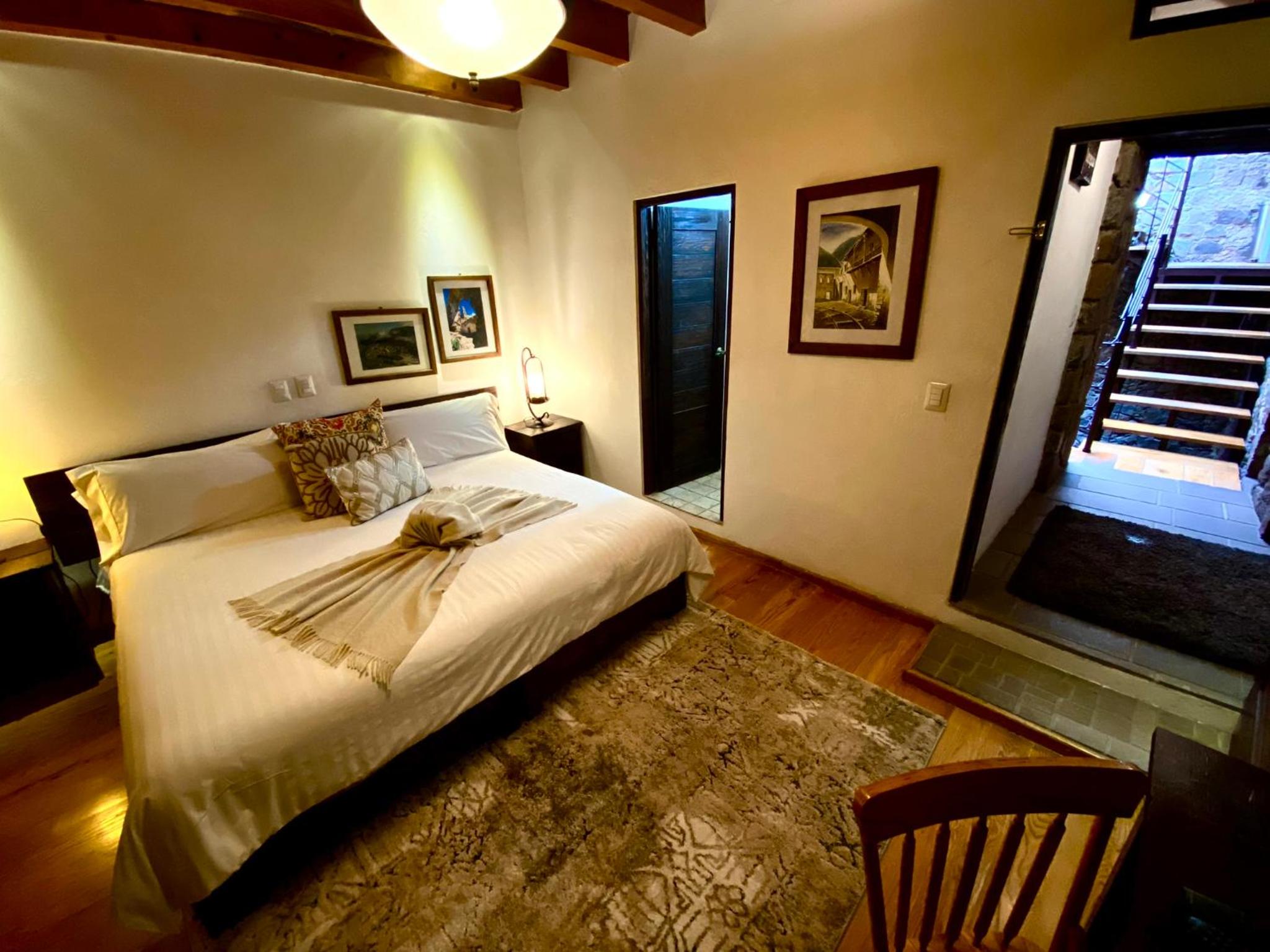 Queen Room photo 2