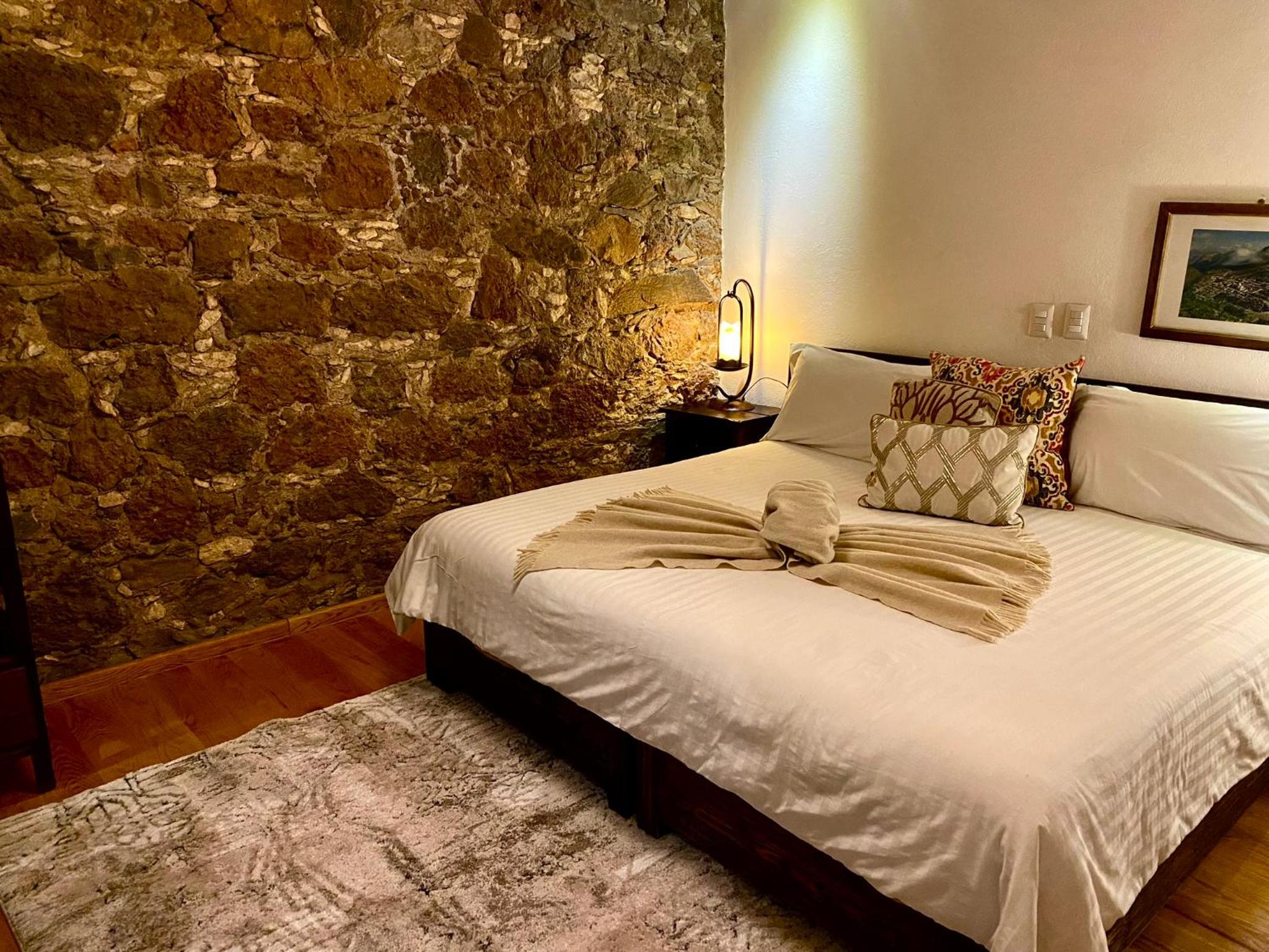 Queen Room photo 1