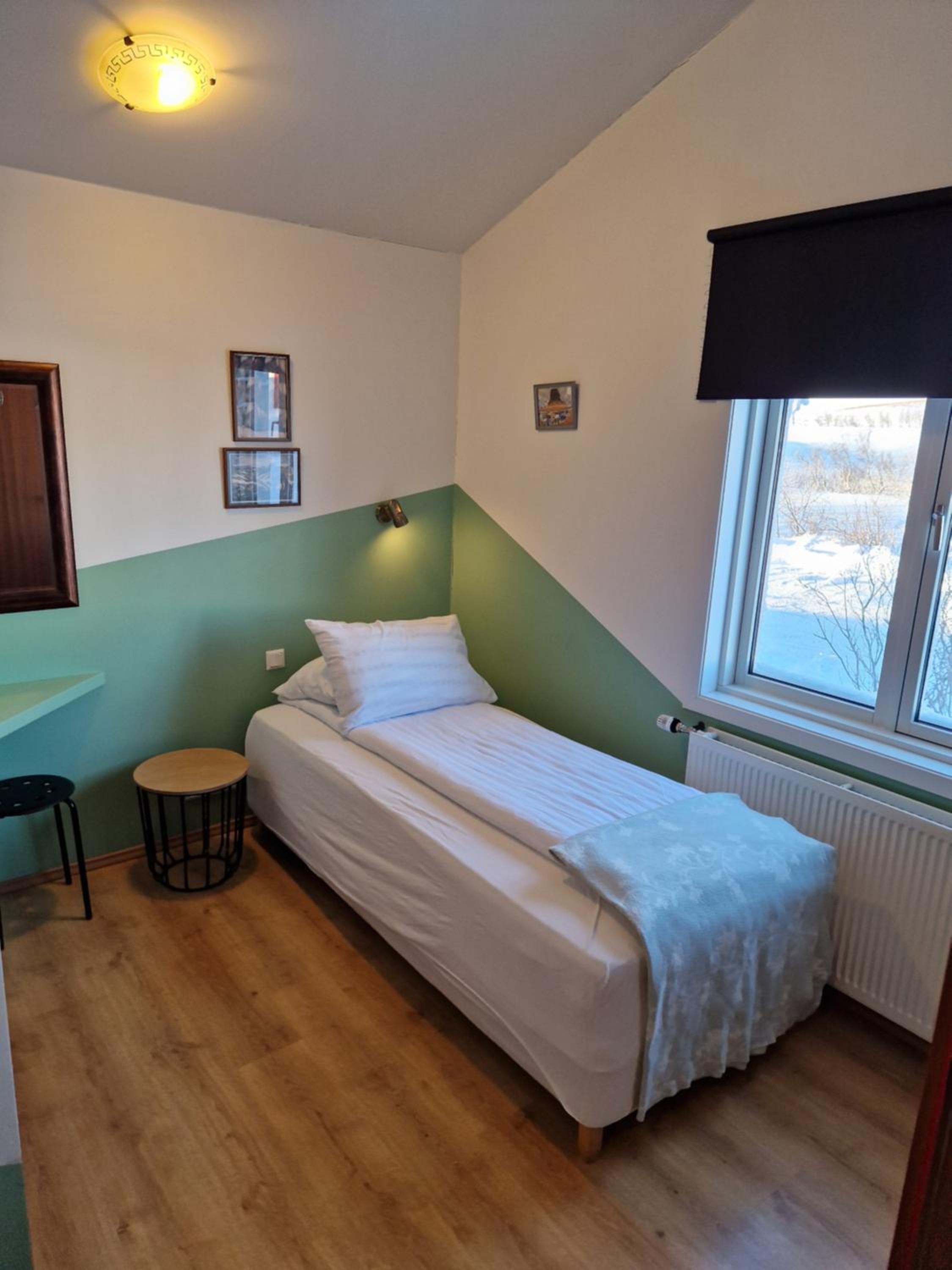Single Room with Private Bathroom photo 3