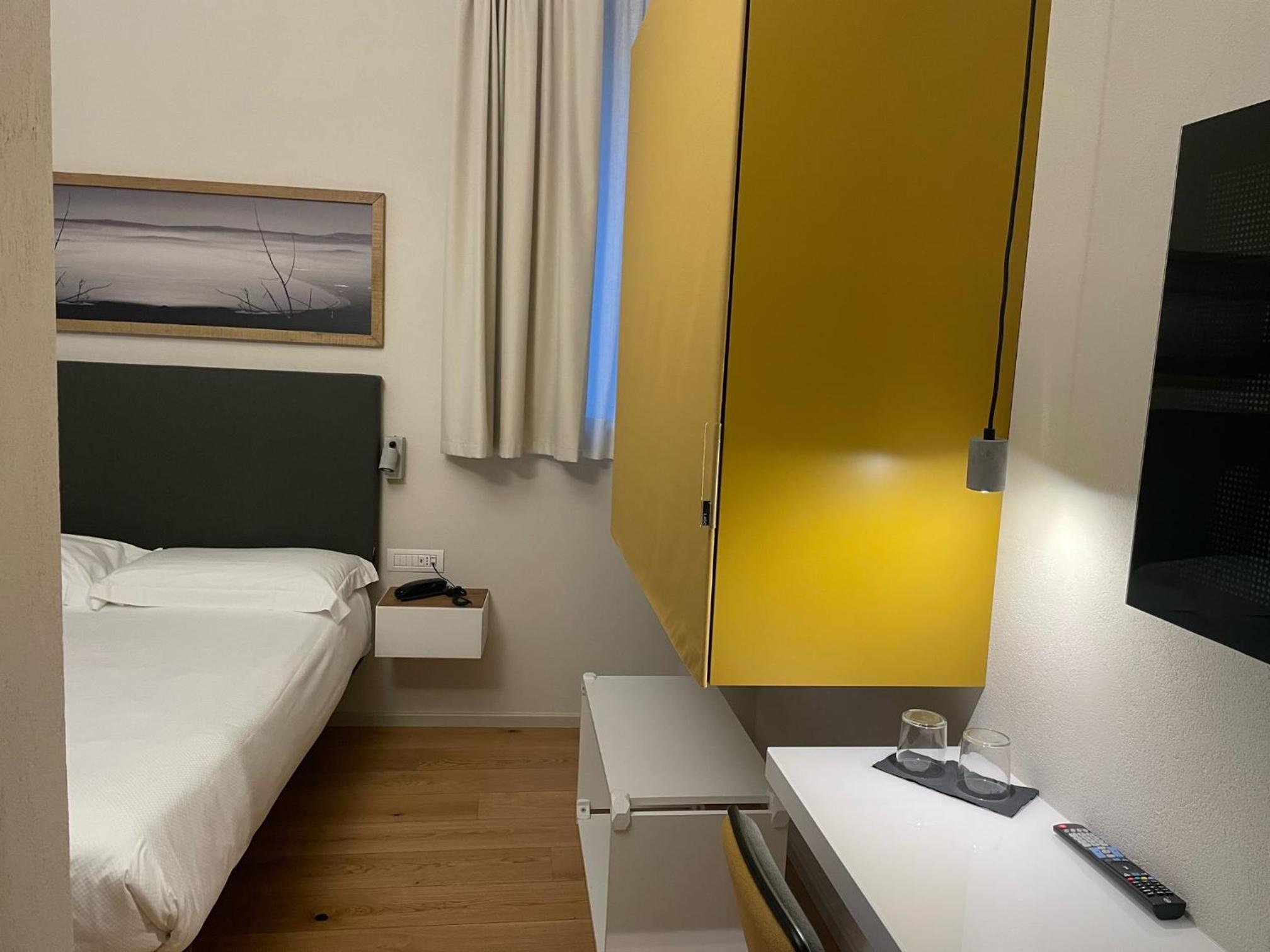 Superior Double Room with Balcony - Photo 5