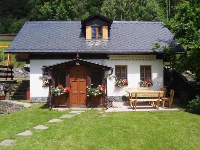 One-Bedroom House photo 1