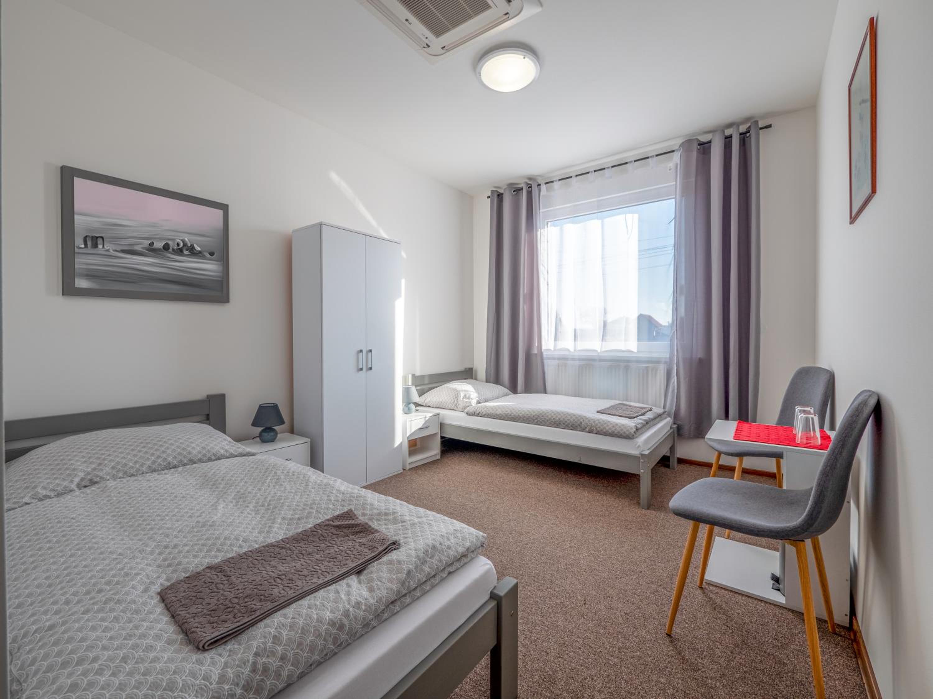 Twin Room - Photo 1