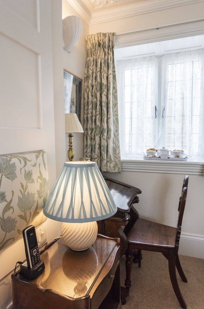 5 Tennyson room photo 2