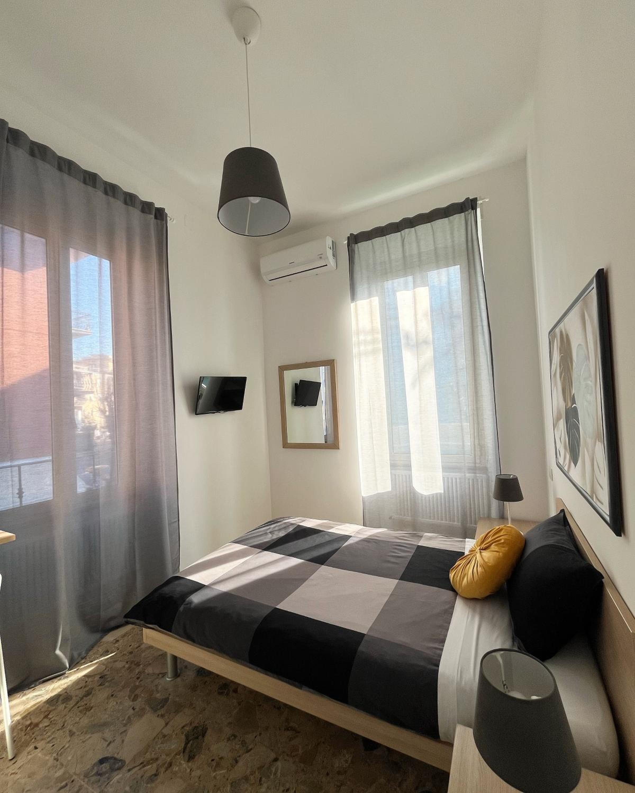 Standard Single Room with Shared Bathroom photo 3