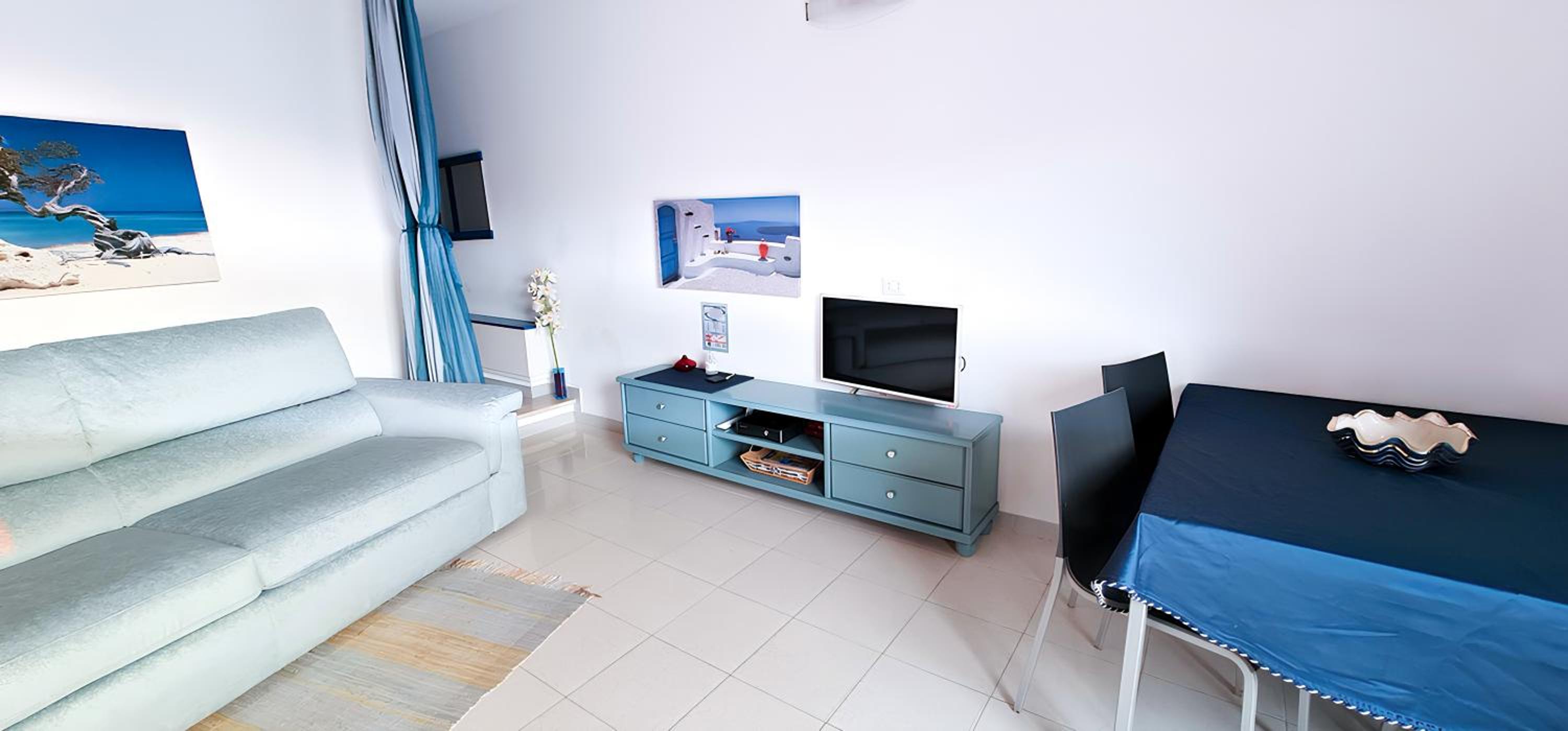 One-Bedroom House photo 1