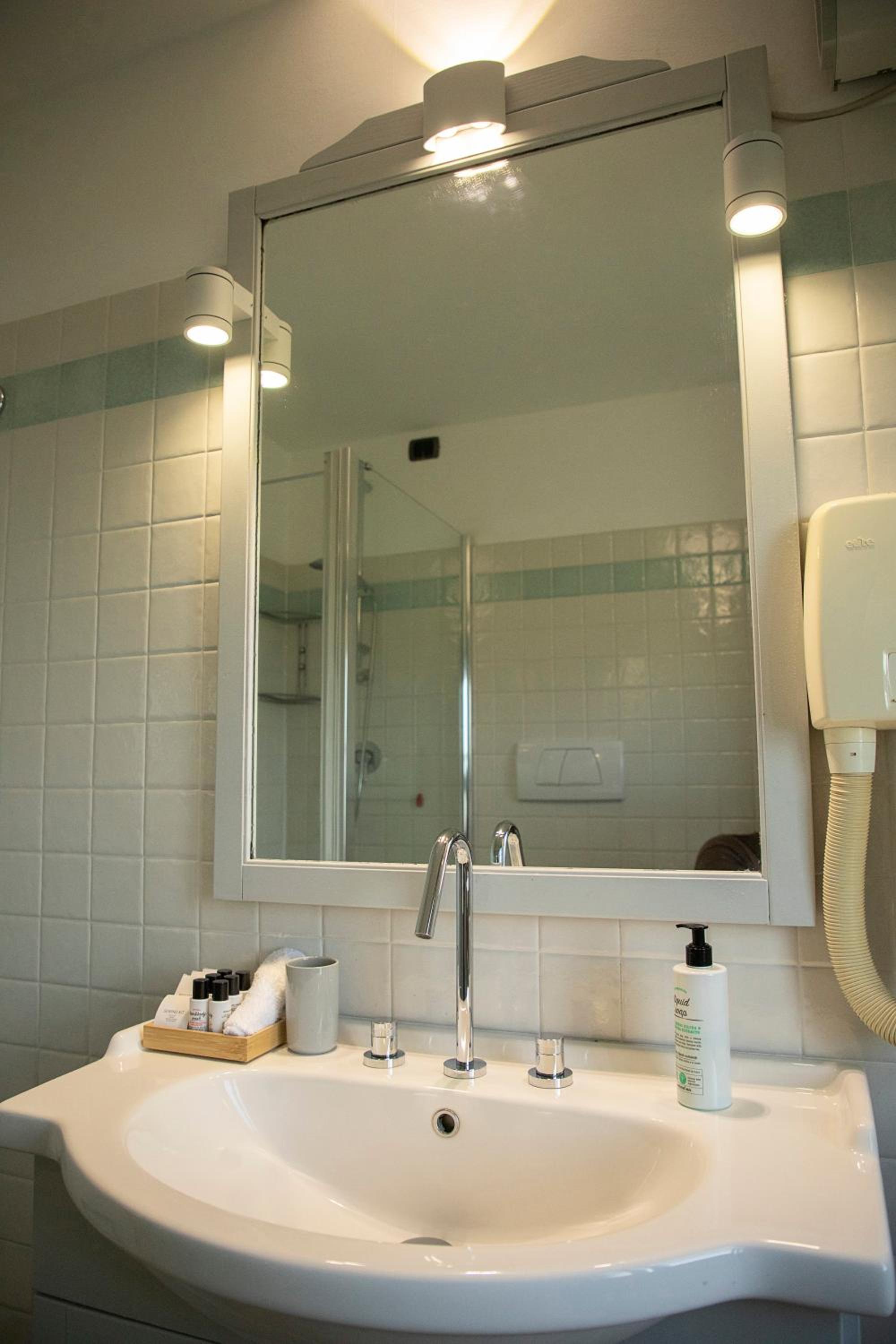 Classic Triple Room - Photo 2