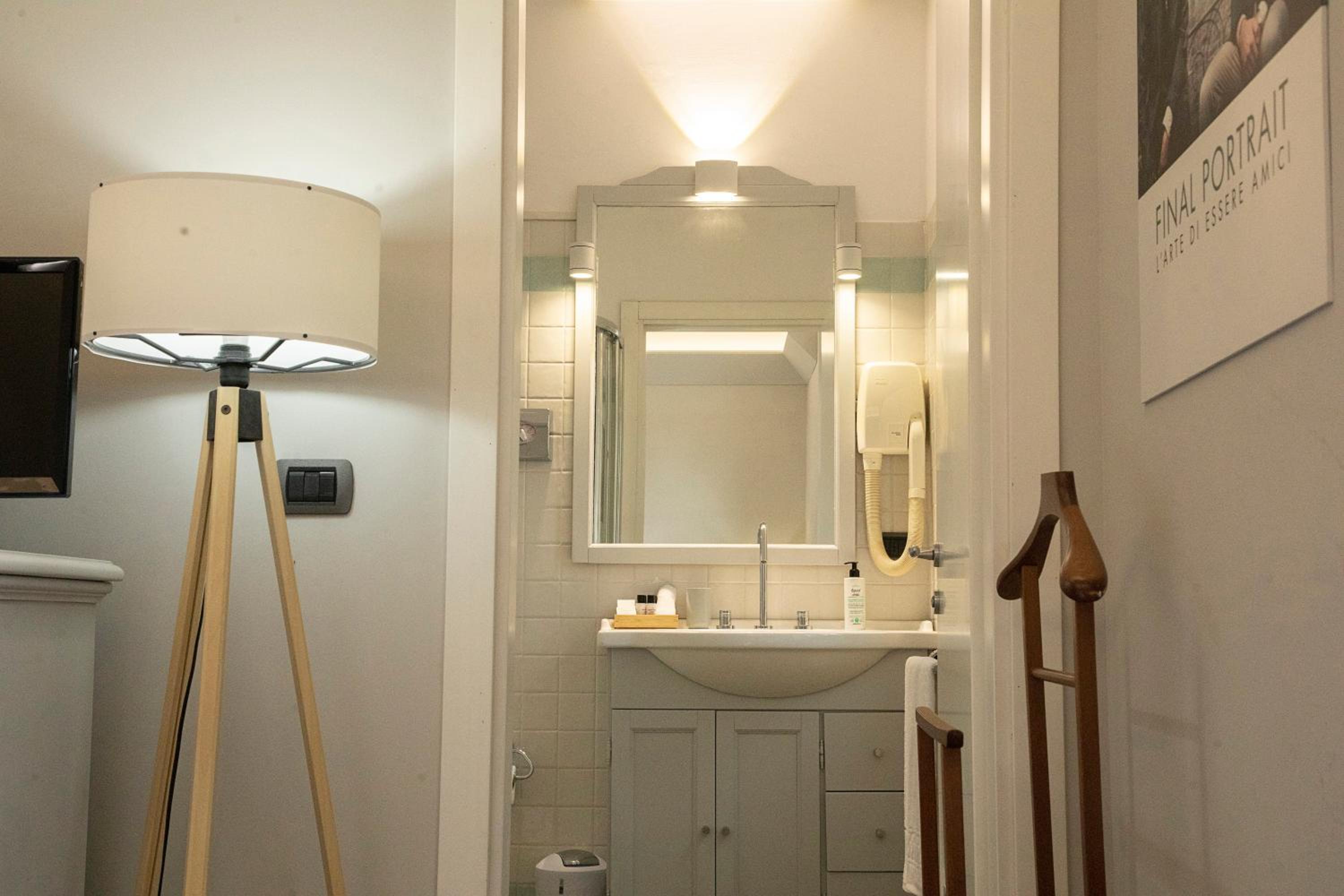Standard Double or Twin Room - Photo 4