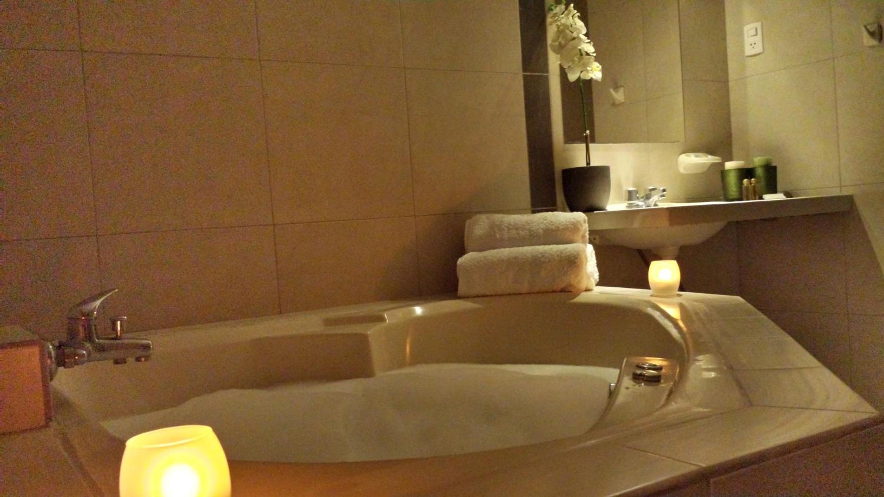 Double Room with Spa Bath photo 3