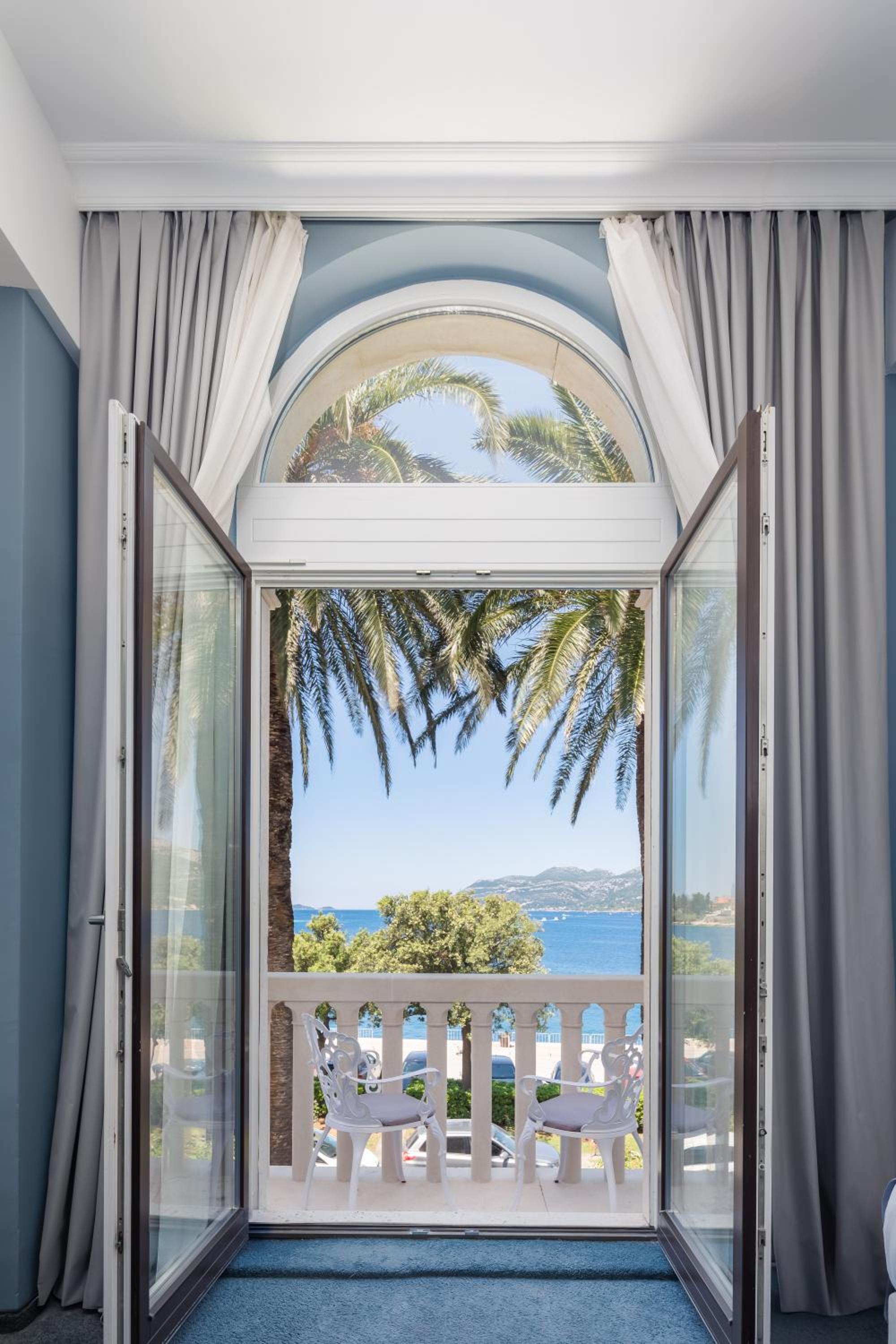 Luxury Suite with Sea View and Balcony photo 2