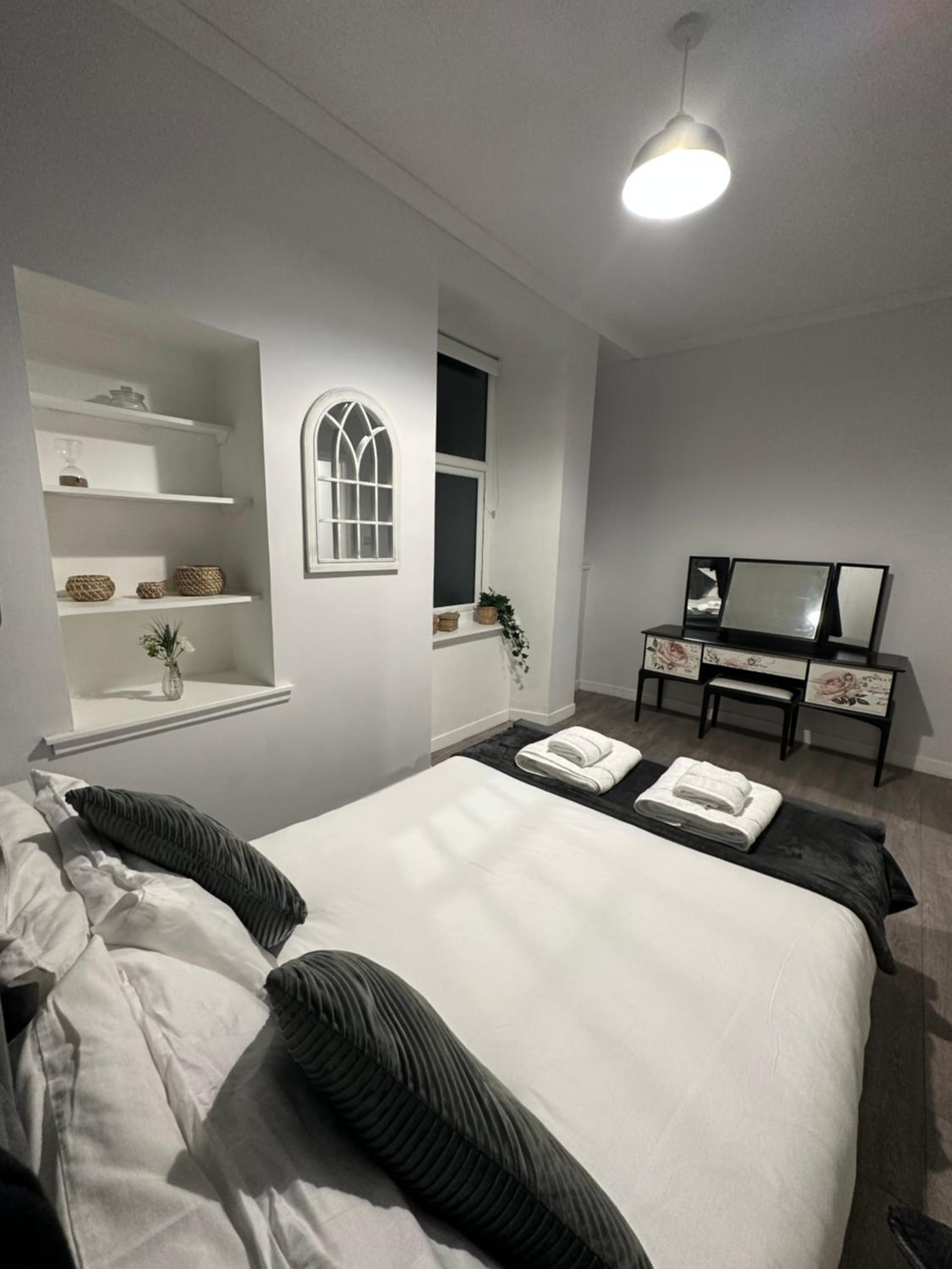One-Bedroom Apartment photo 1