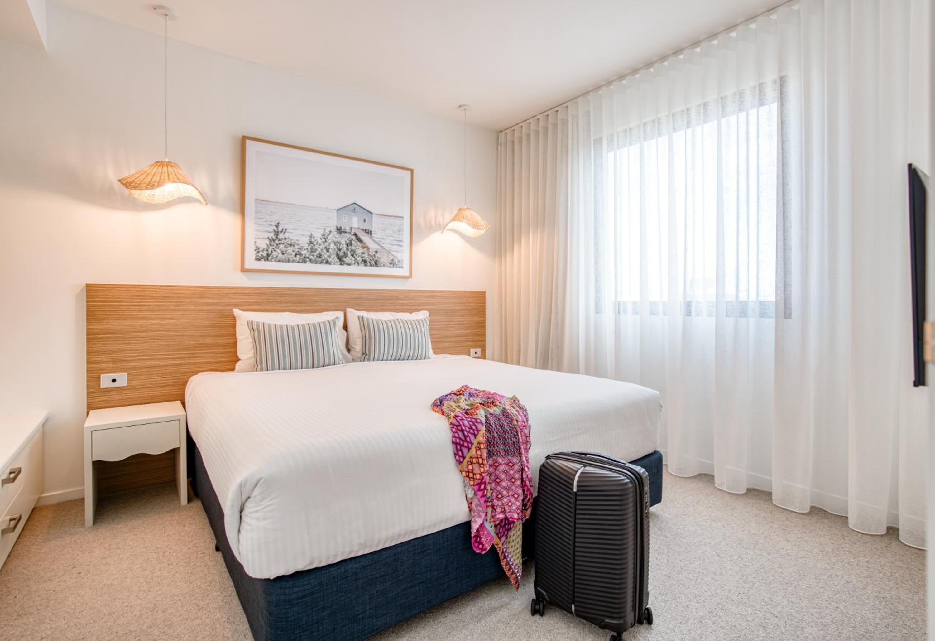 One-Bedroom Apartment - No Housekeeping photo 2