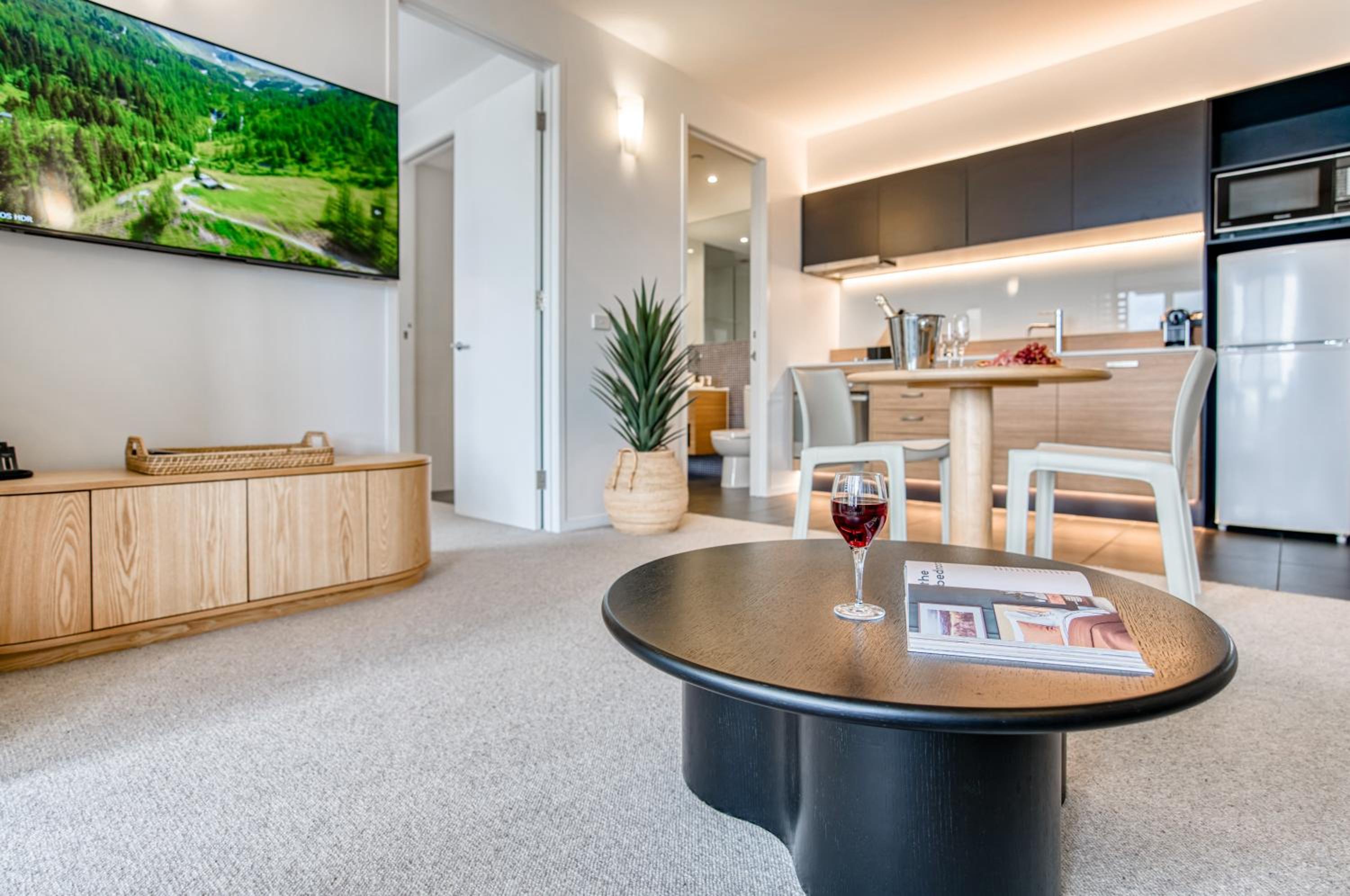 One-Bedroom Apartment - No Housekeeping photo 3