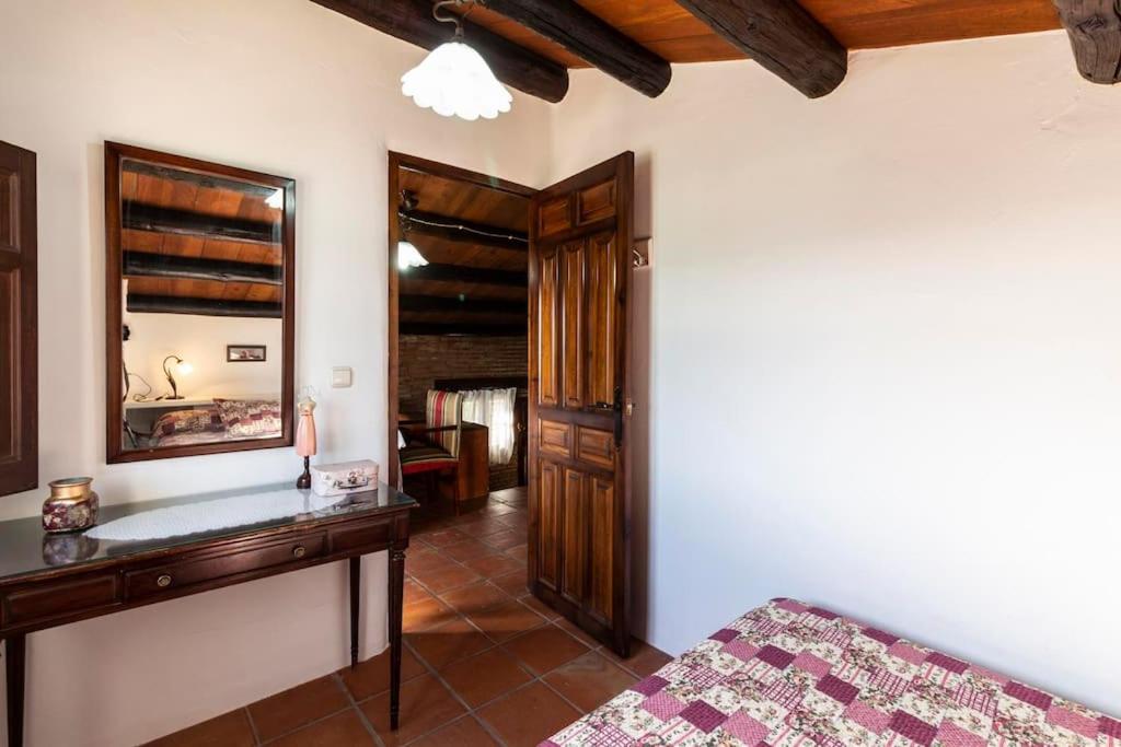 Three-Bedroom House photo 3