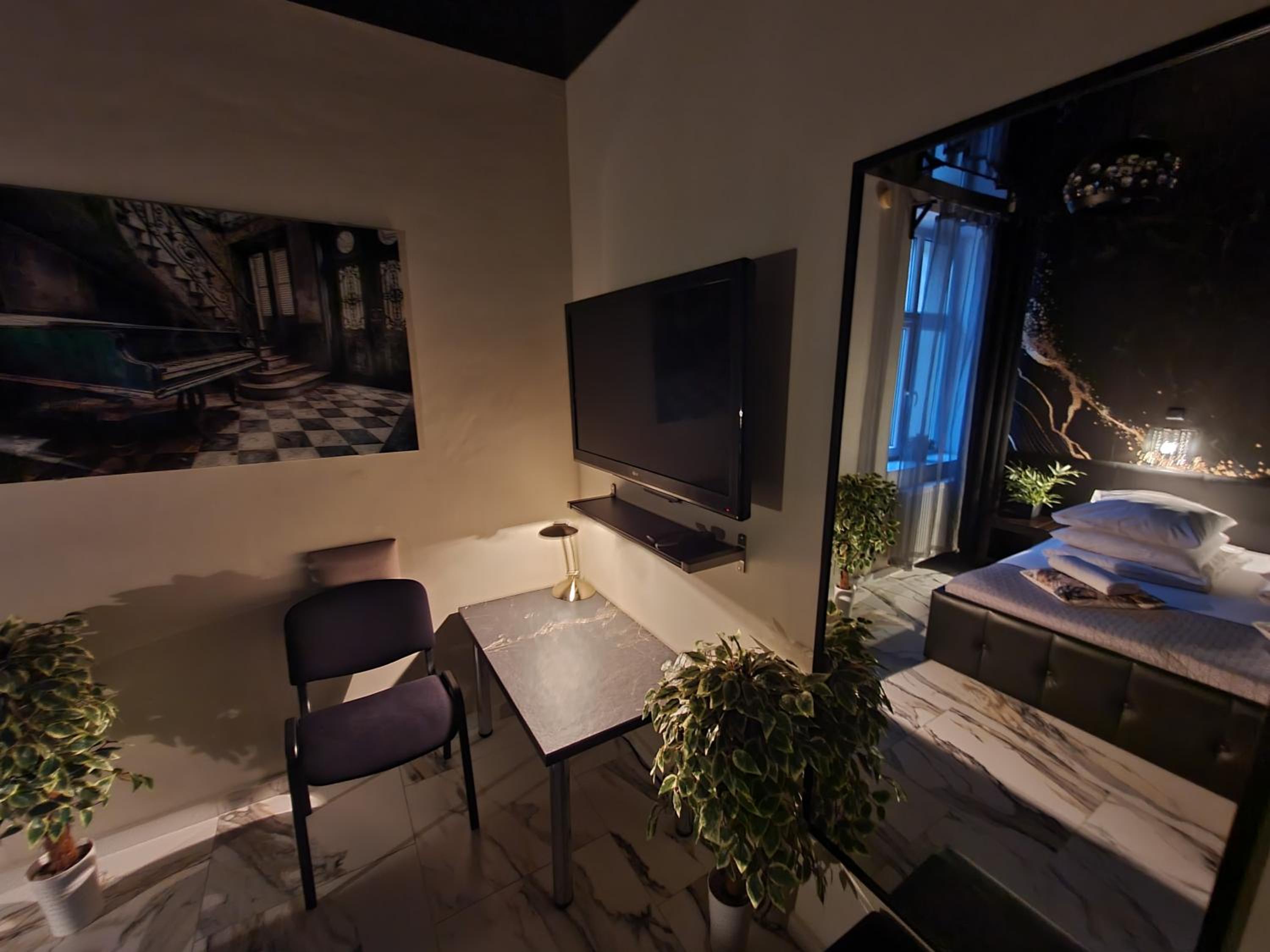 King Suite with Spa Bath photo 2