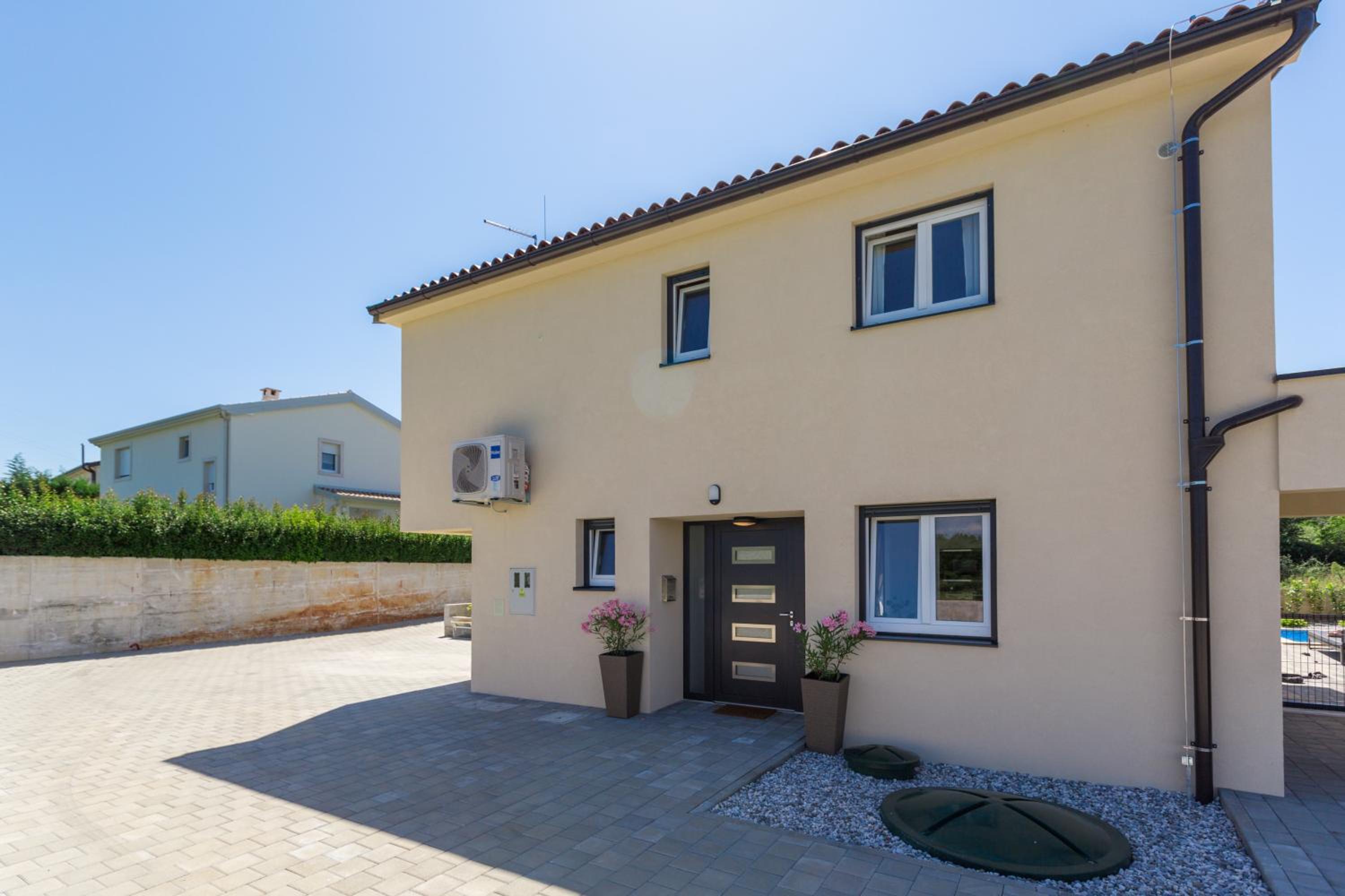 Three-Bedroom Villa photo 2