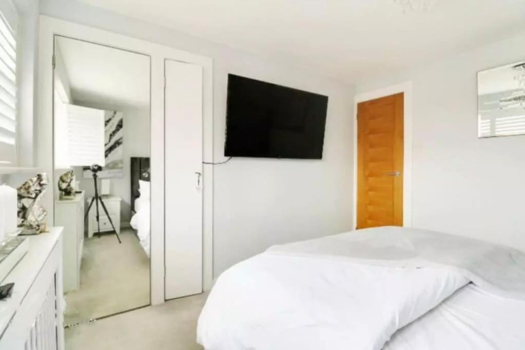 Two-Bedroom House photo 2