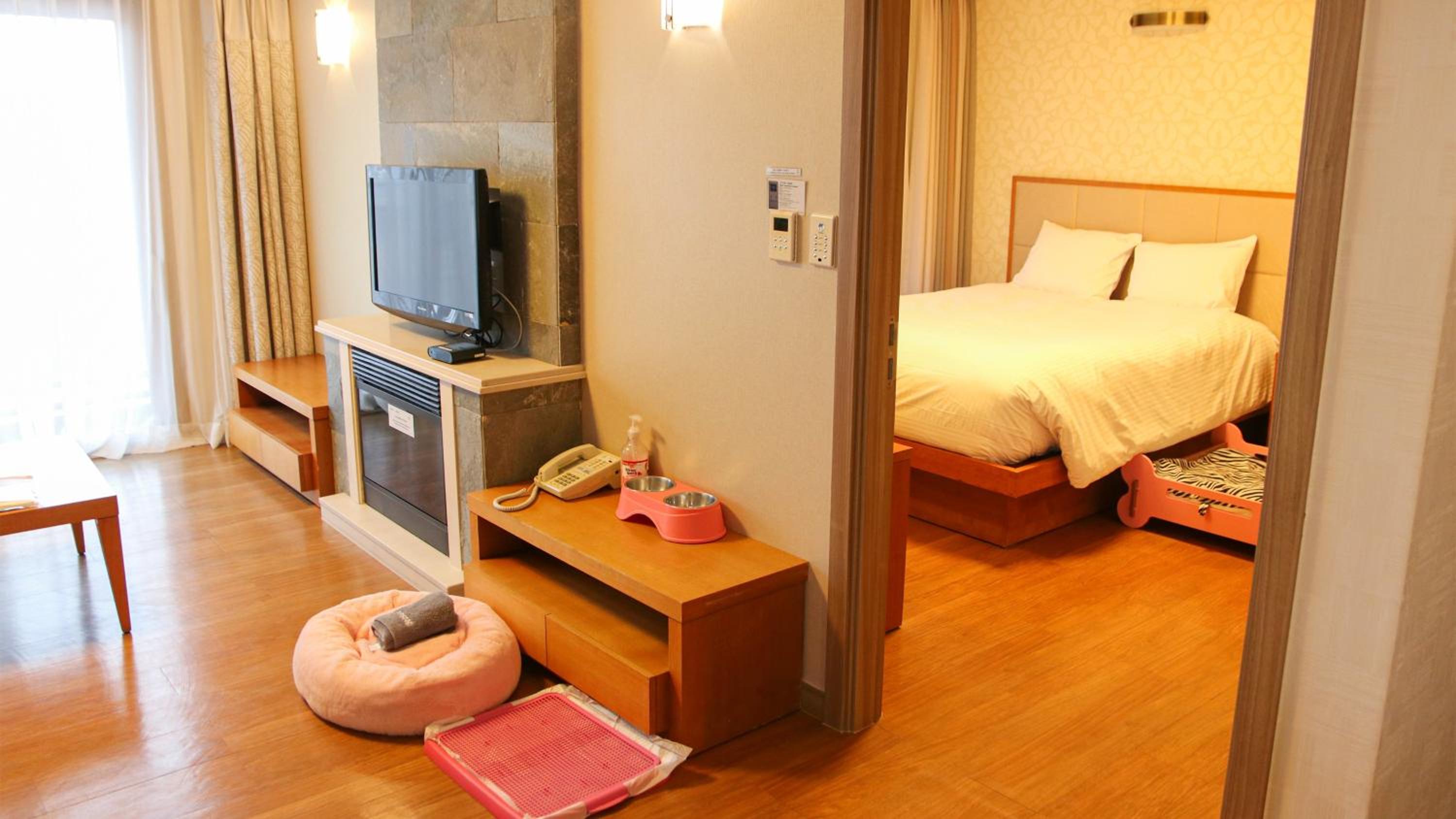 Two-Bedroom Queen Suite - Pet Friendly