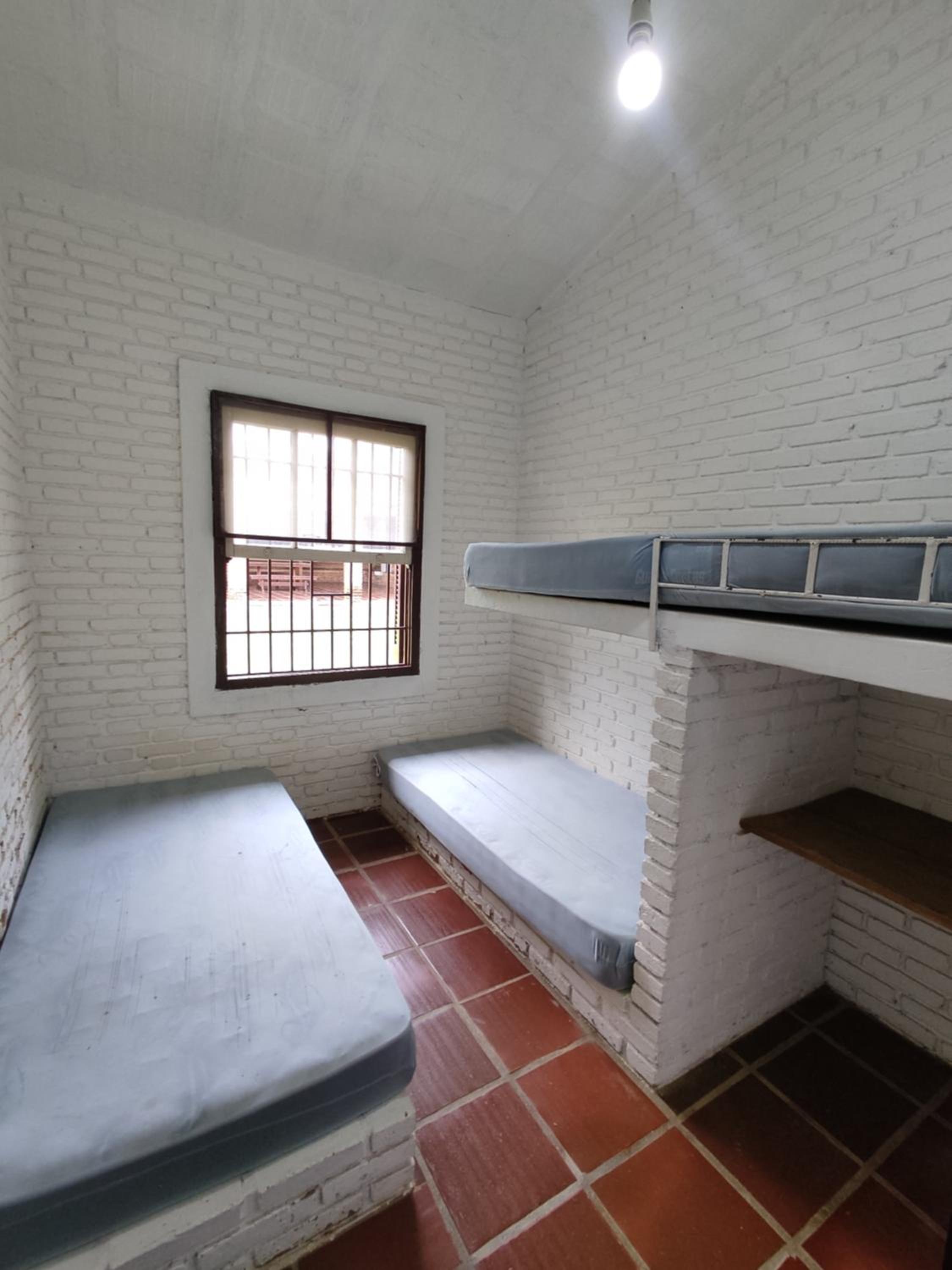 Five-Bedroom House photo 3