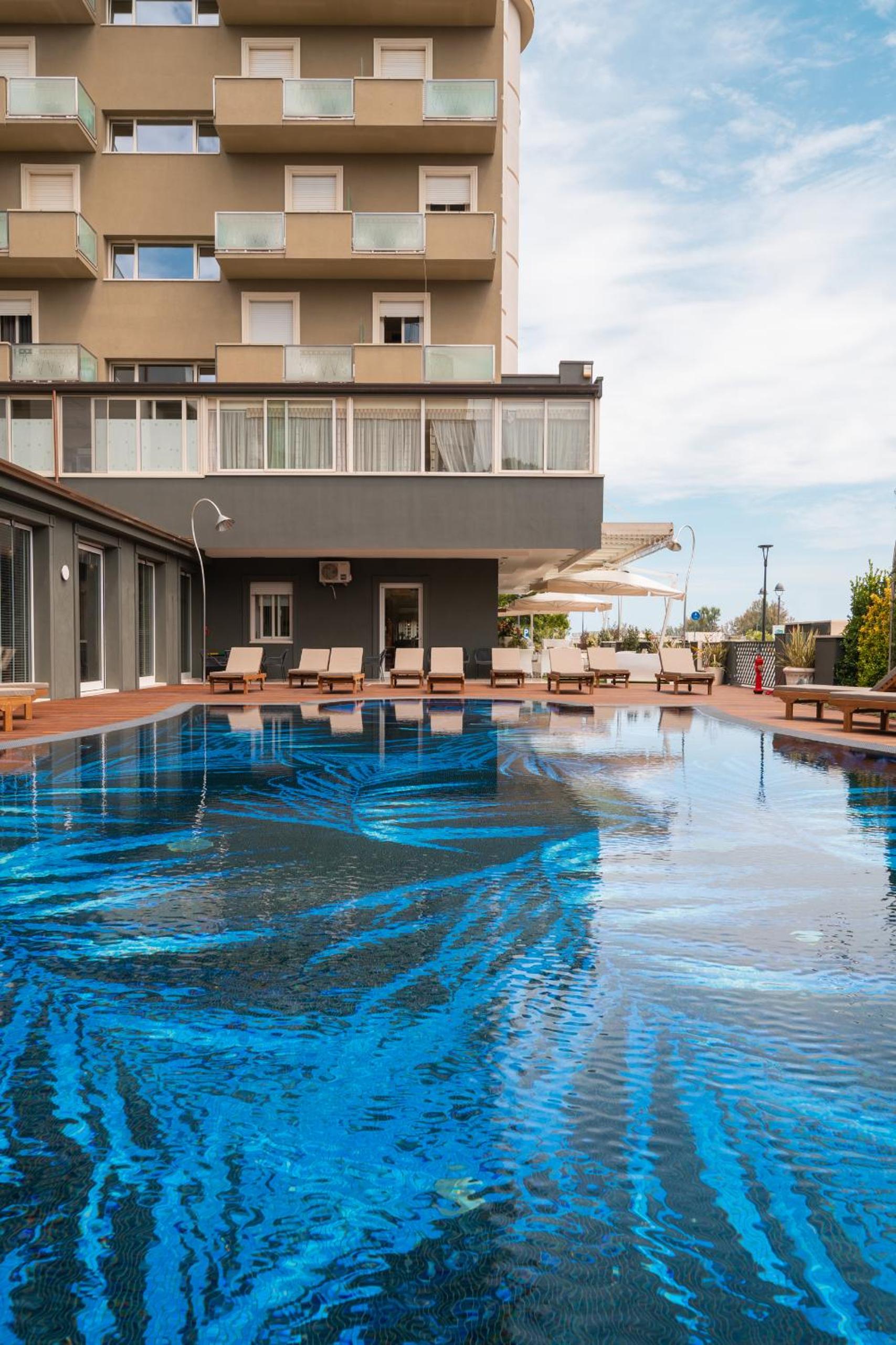 Triple Room with Pool View