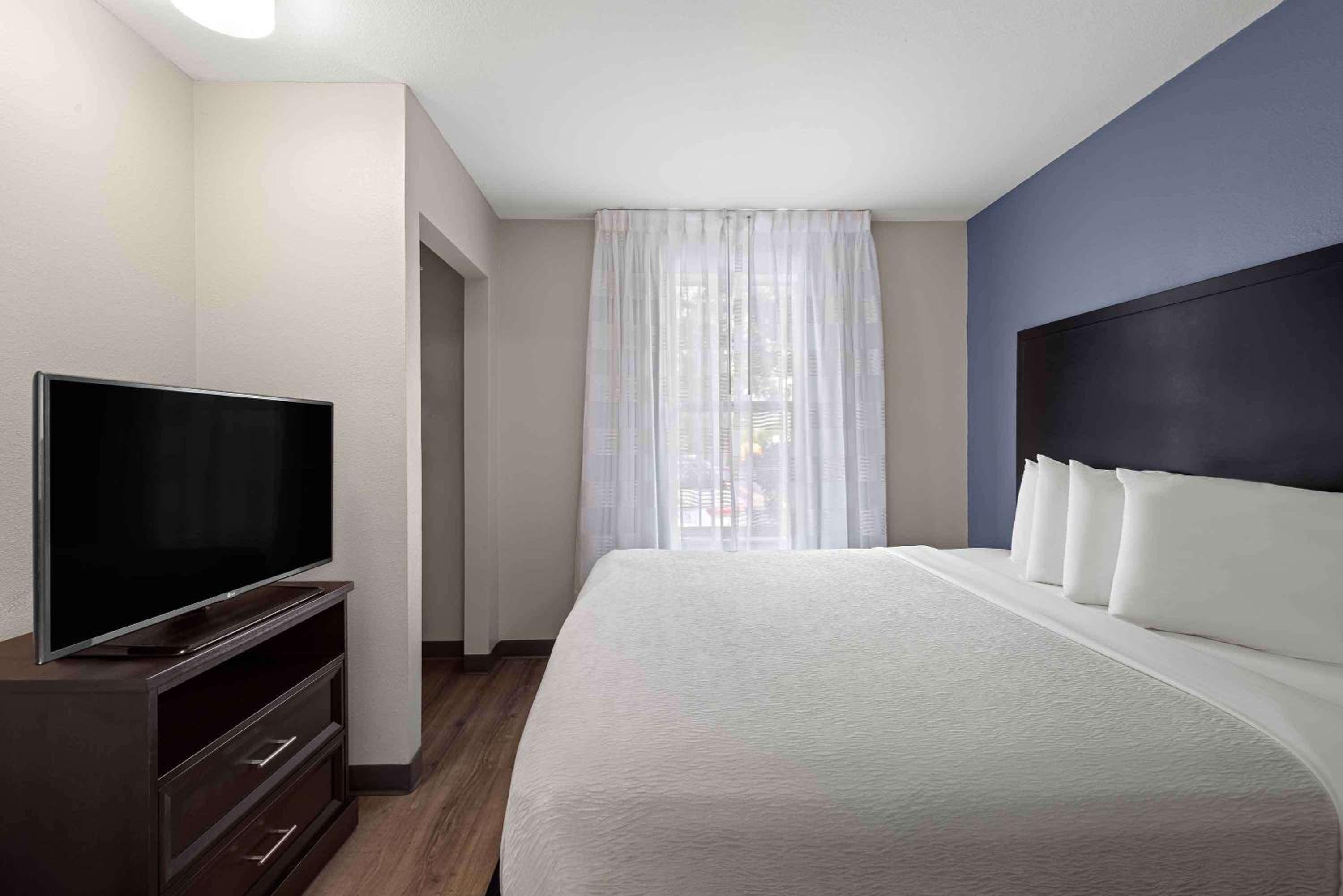 Two-Bedroom Queen Suite with Sofa Bed photo 1
