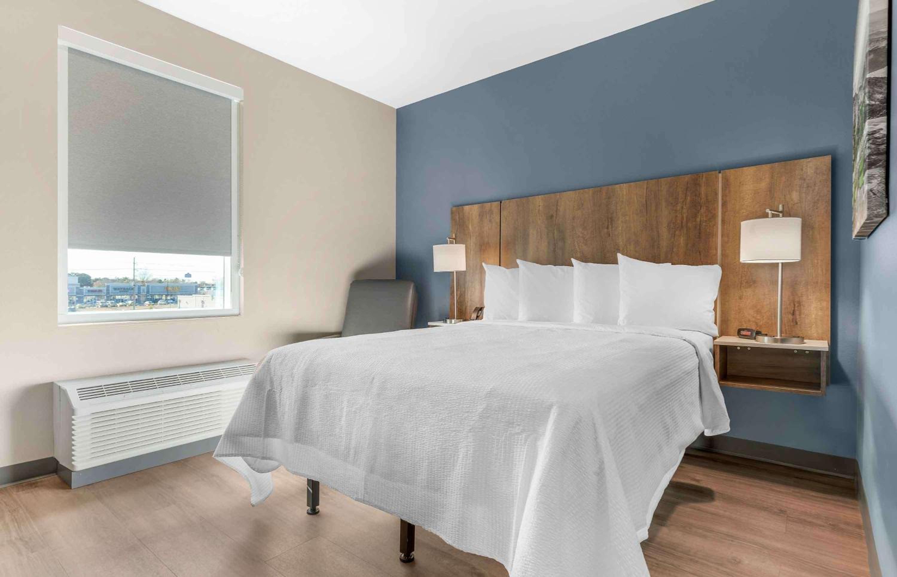 Standard Studio 1 Queen Bed Nonsmkng - Photo 3