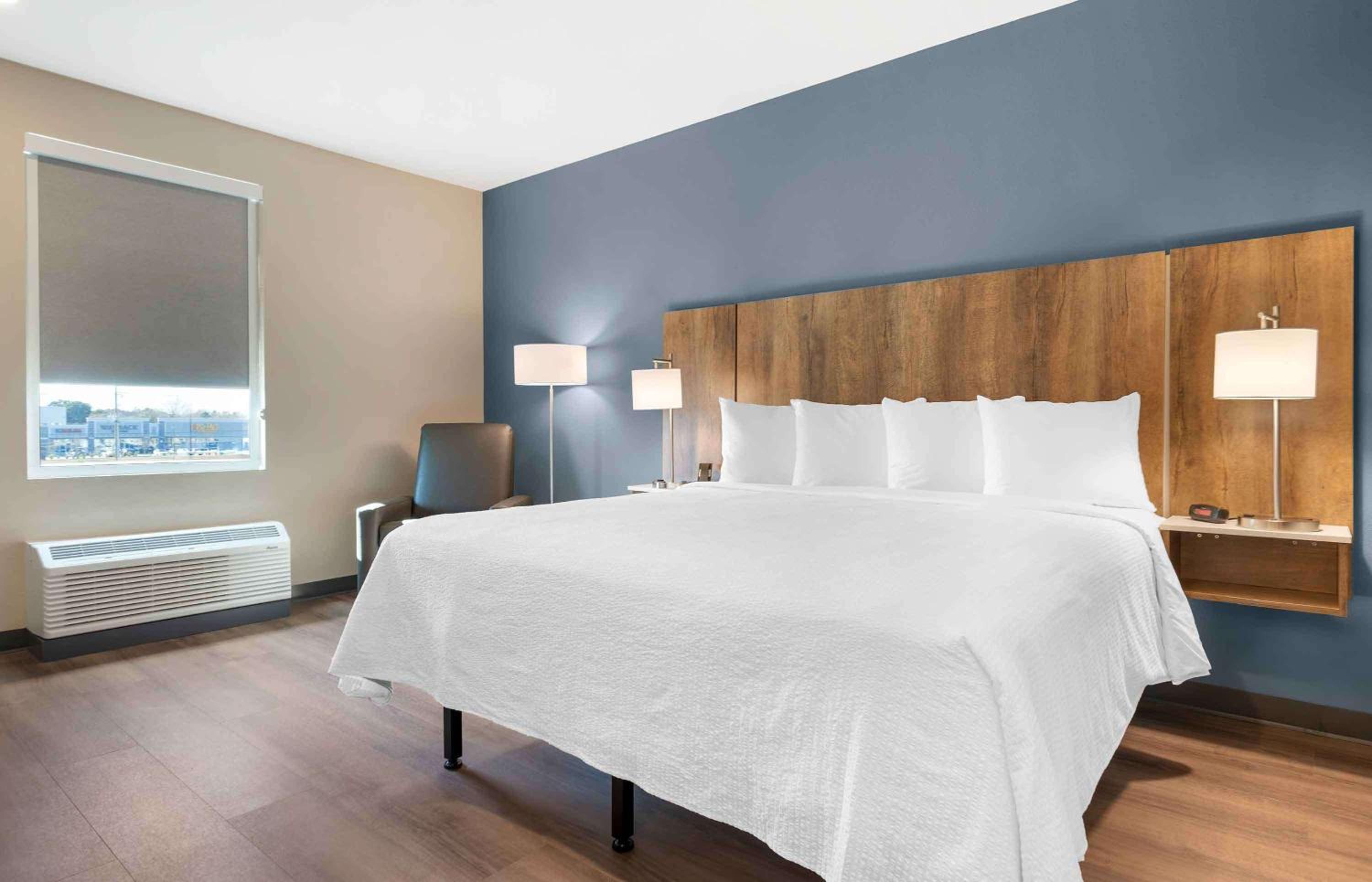 Standard Studio 1 King Bed Nonsmkng - Photo 1