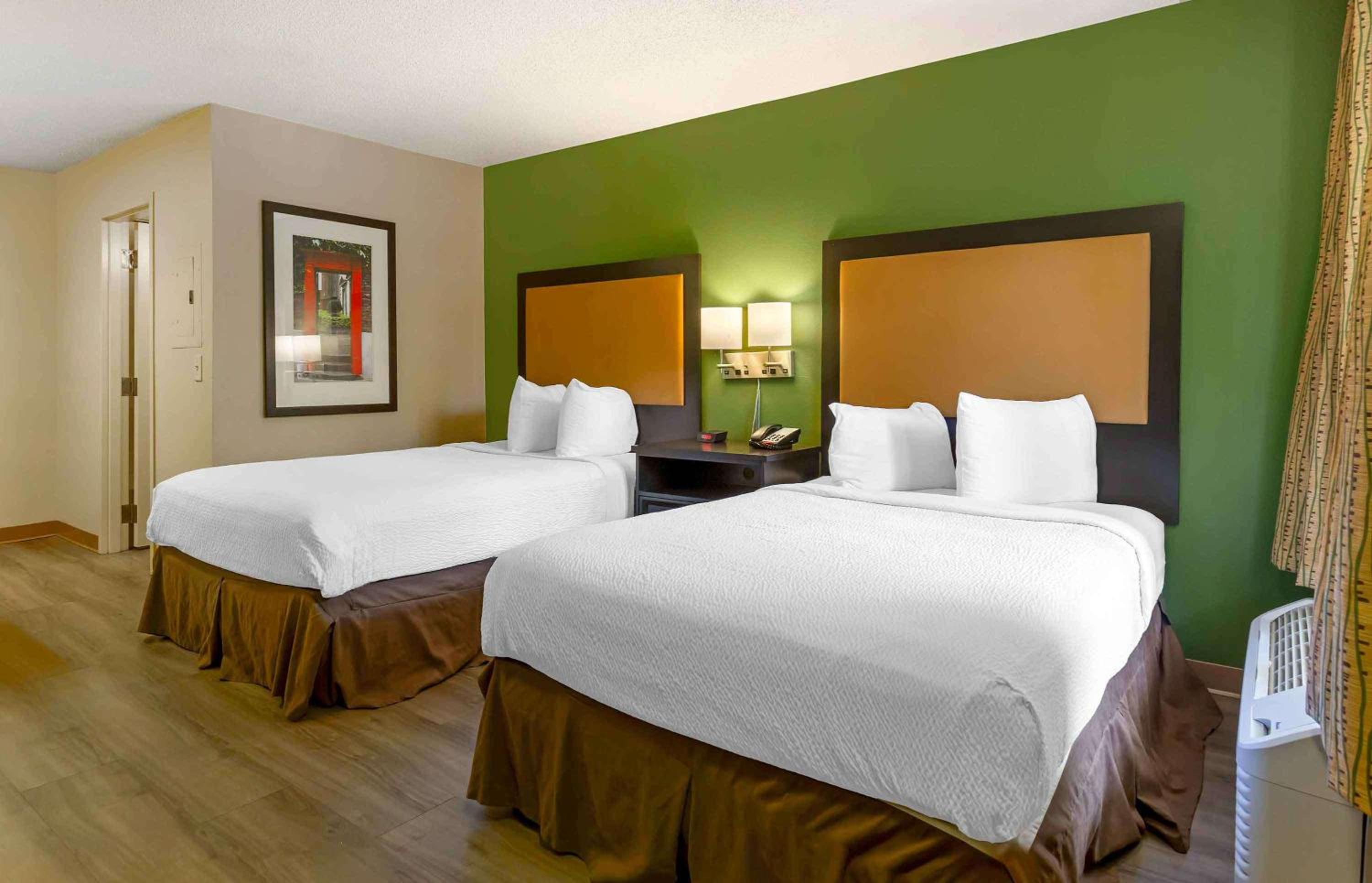Studio with Two Double Beds - Non-Smoking - Photo 1