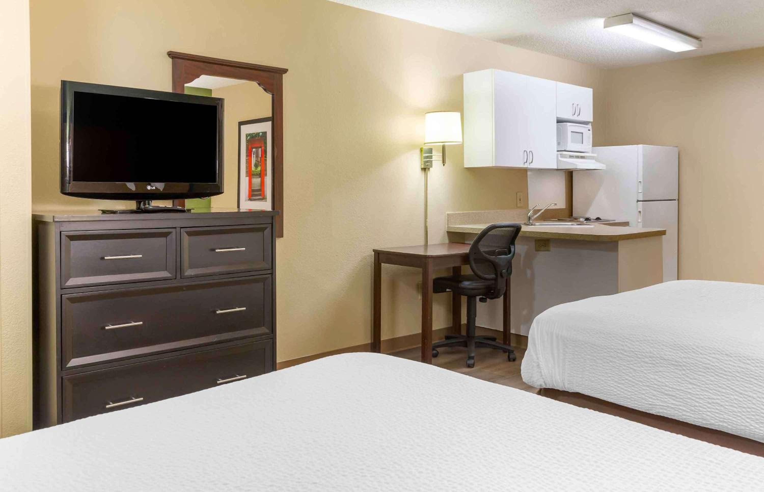 Studio with Two Double Beds - Non-Smoking - Photo 4
