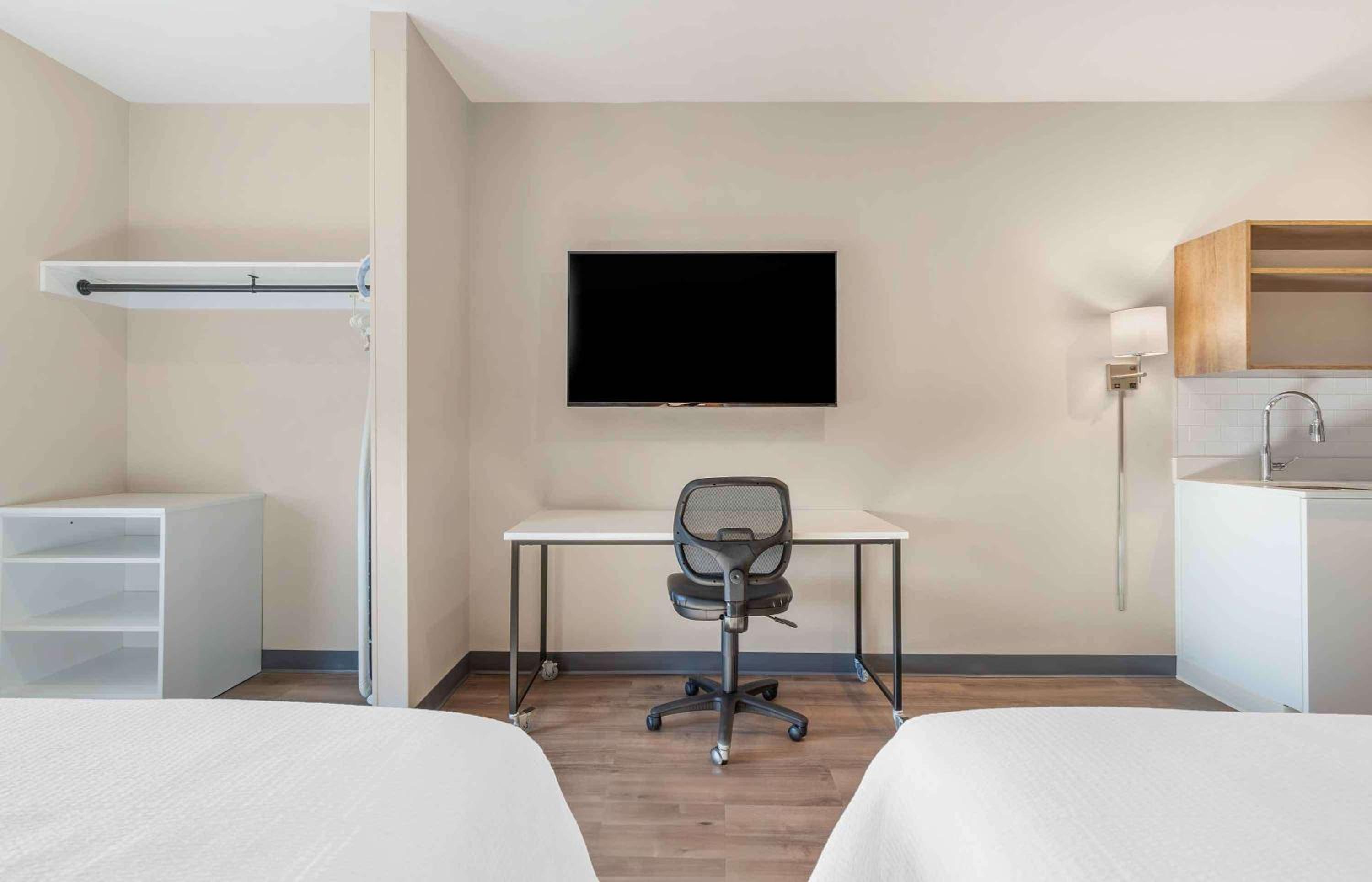 Standard Studio 2 Queen Beds Nonsmkng - Photo 3