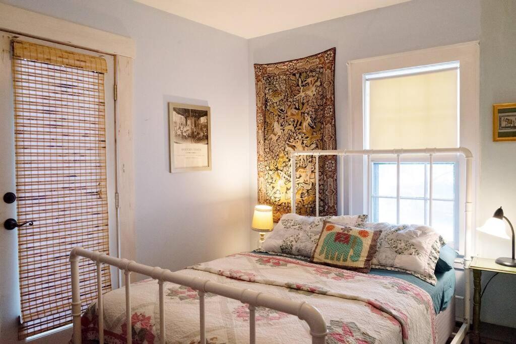 Three-Bedroom House photo 3