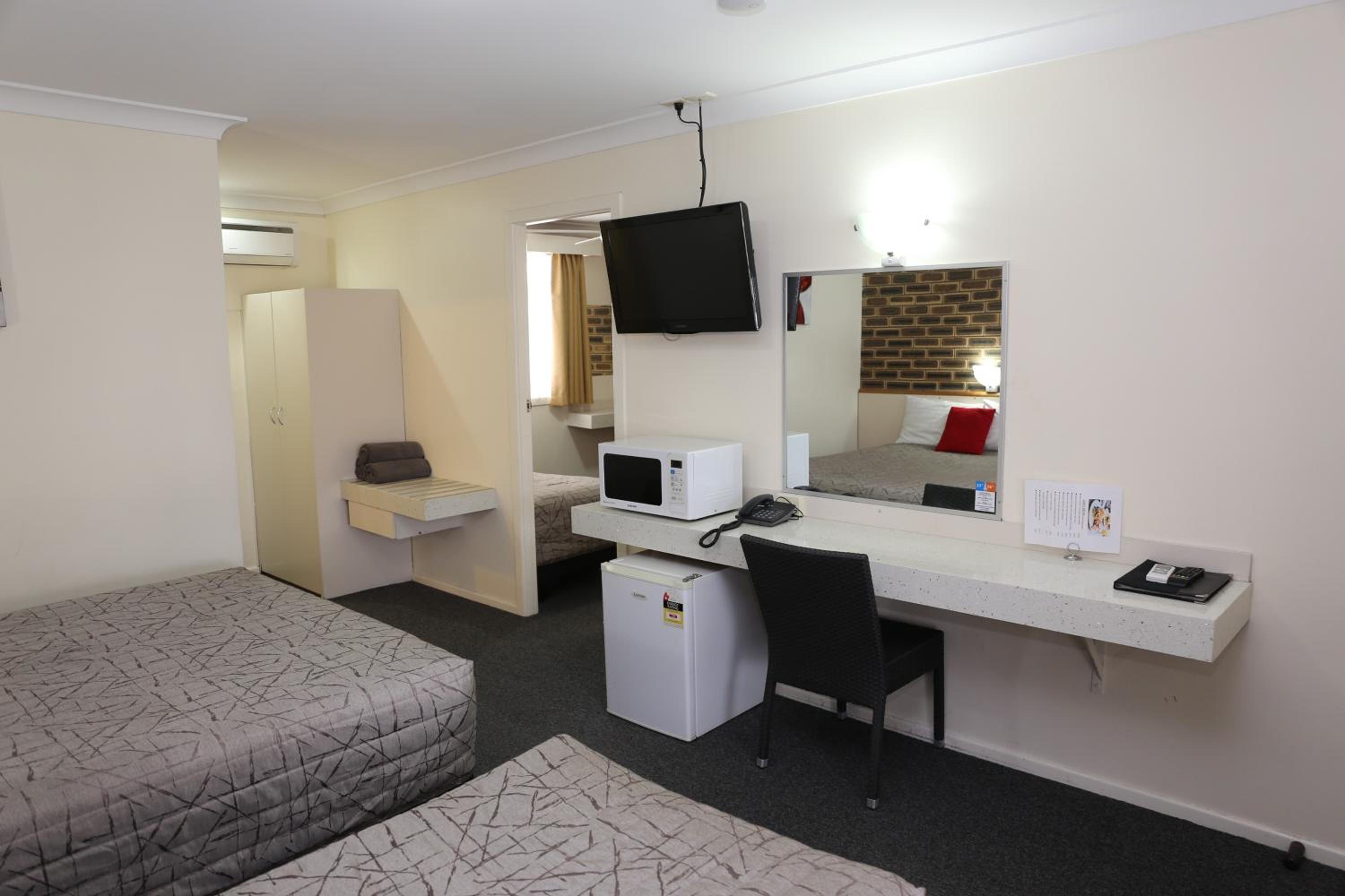 Deluxe Family Room photo 2
