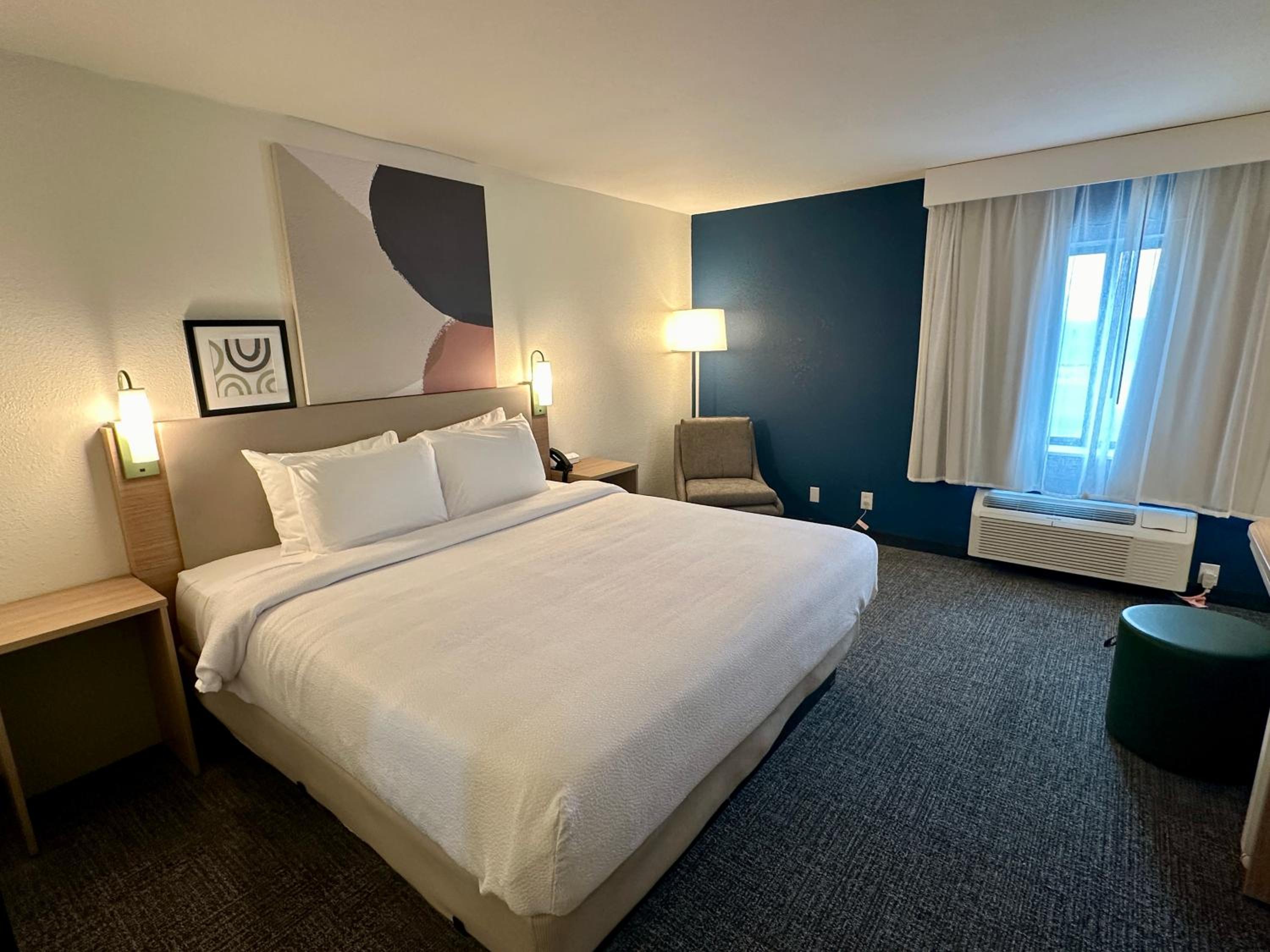 King Room - Hearing Access - Photo 9