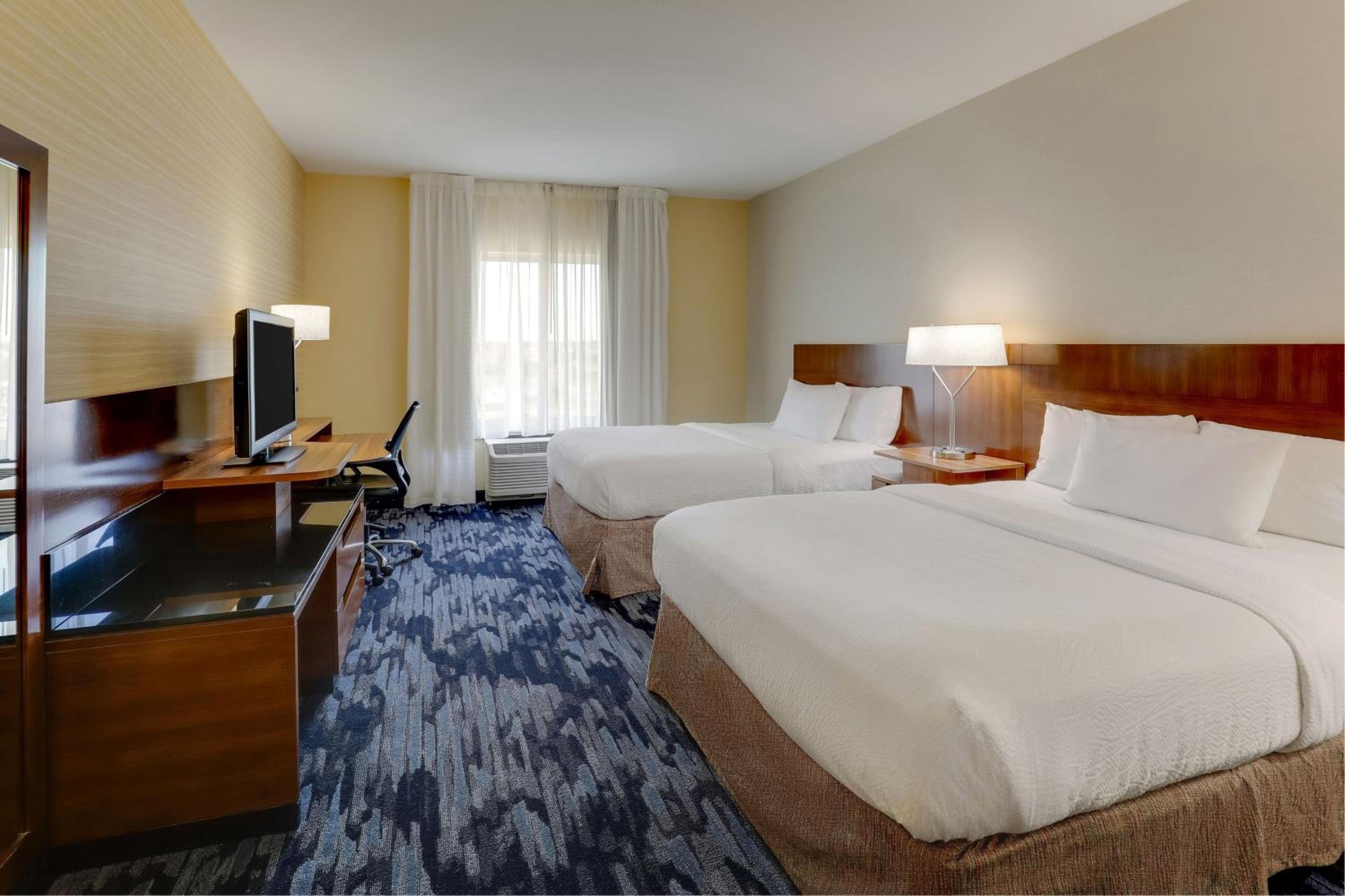 King Room with Sofa Bed and Roll-in Shower - Mobility and Hearing Accessible photo 3