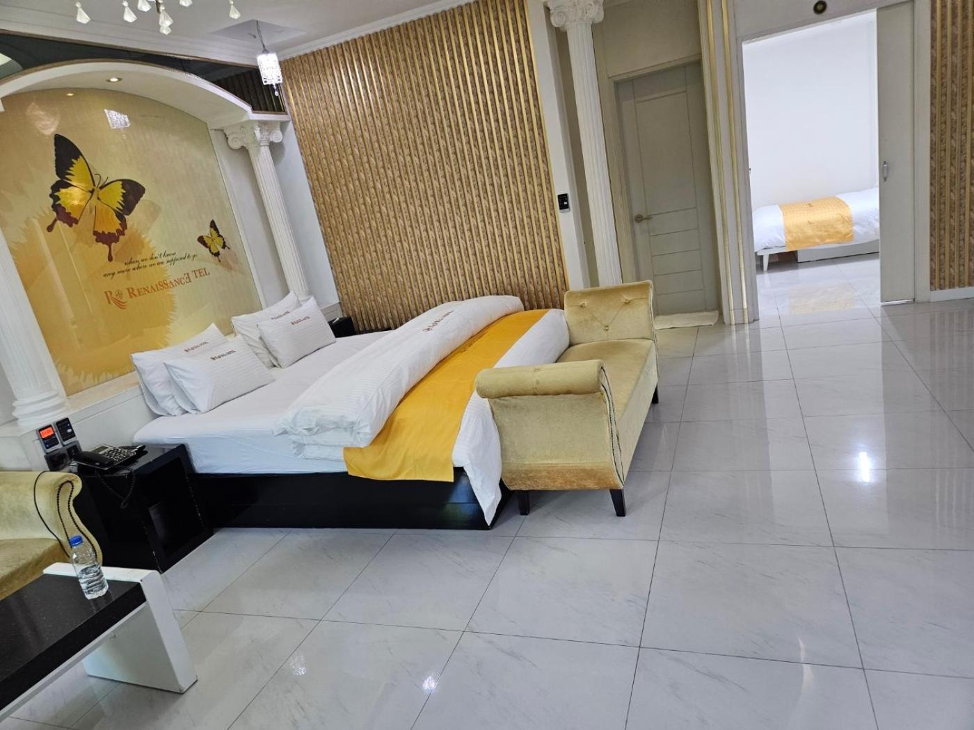 King Room with Spa Bath - Photo 5