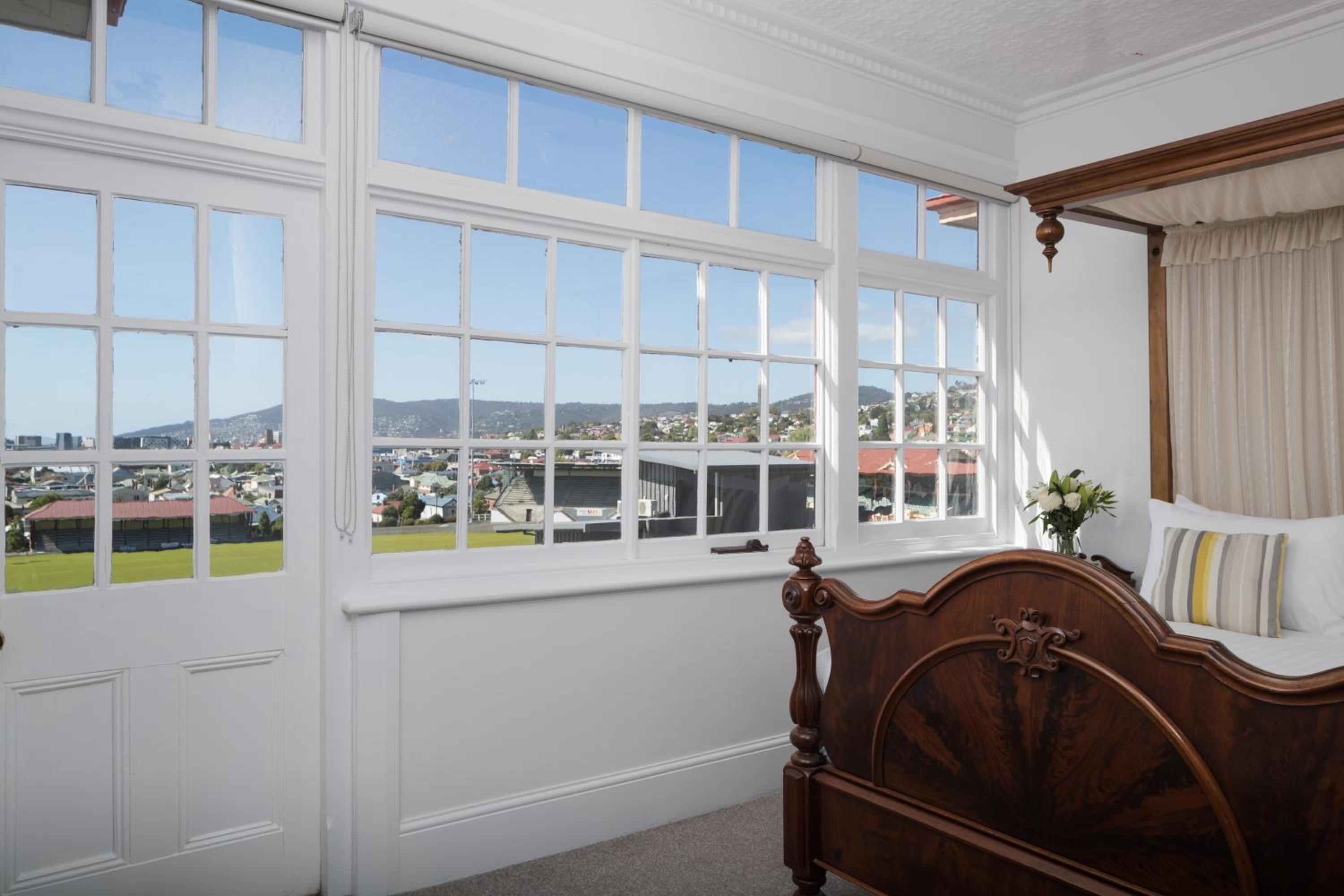 Antique Suite - Photo 1