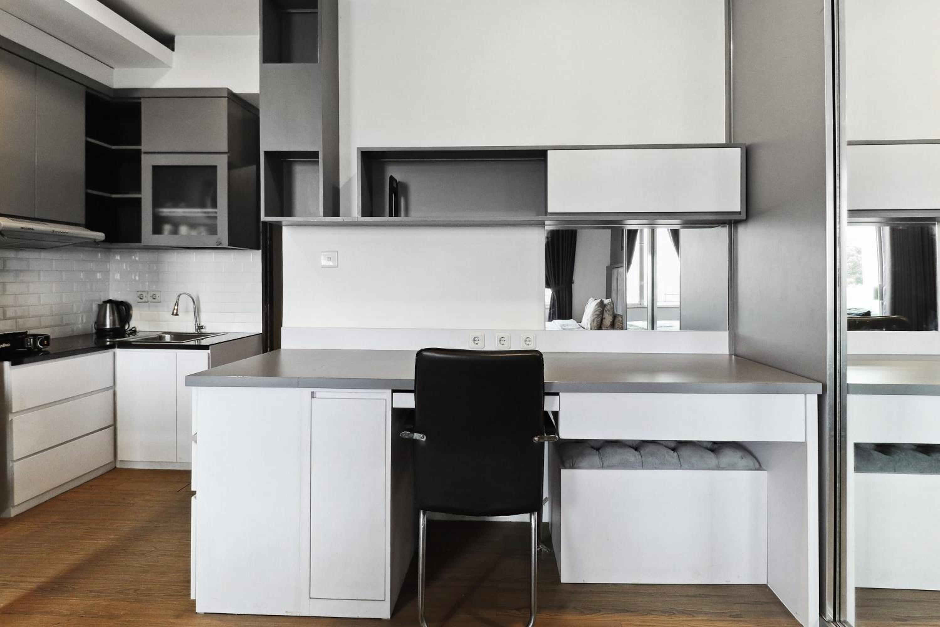 One-Bedroom Apartment - Photo 2