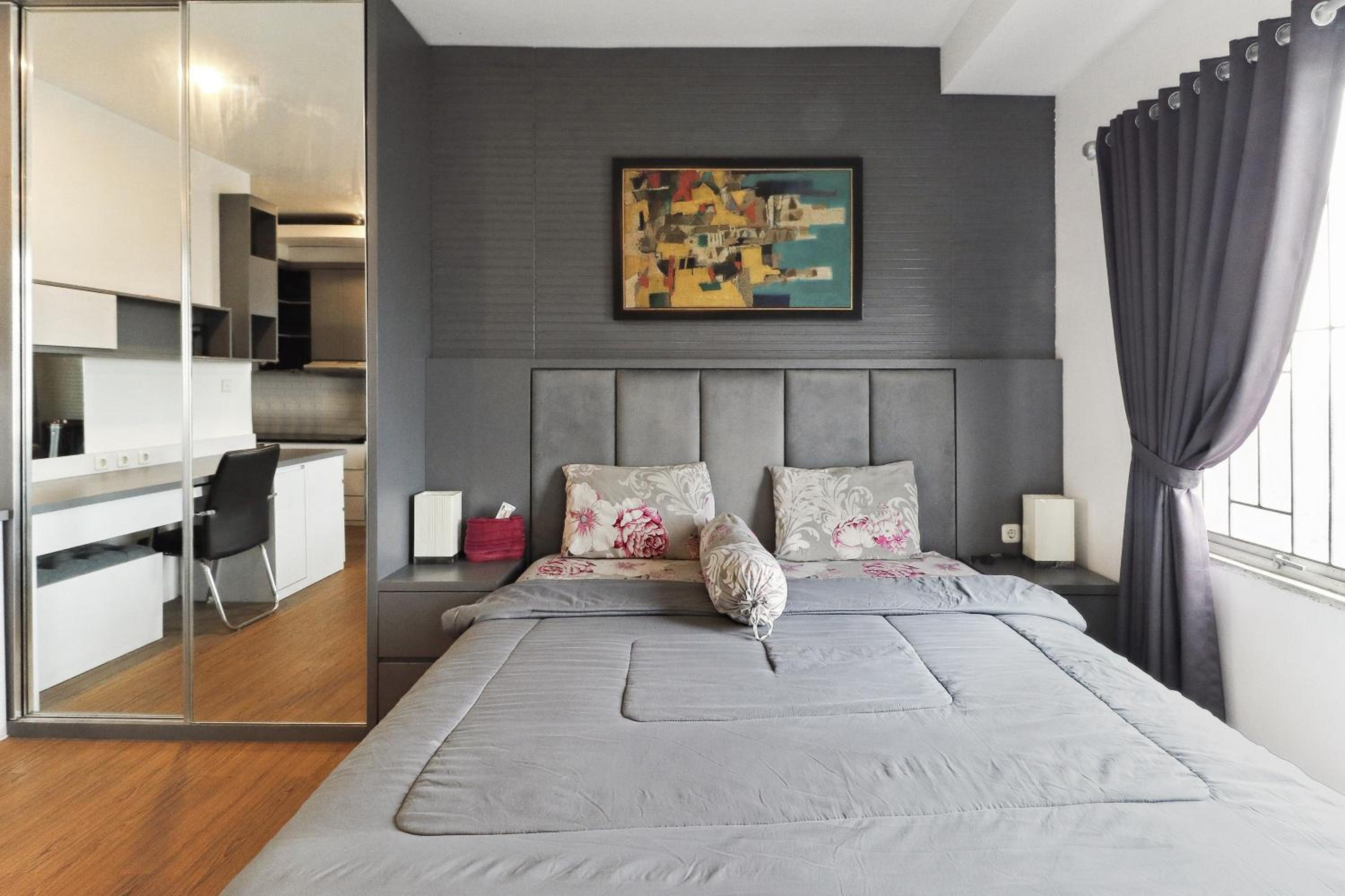 One-Bedroom Apartment - Photo 1