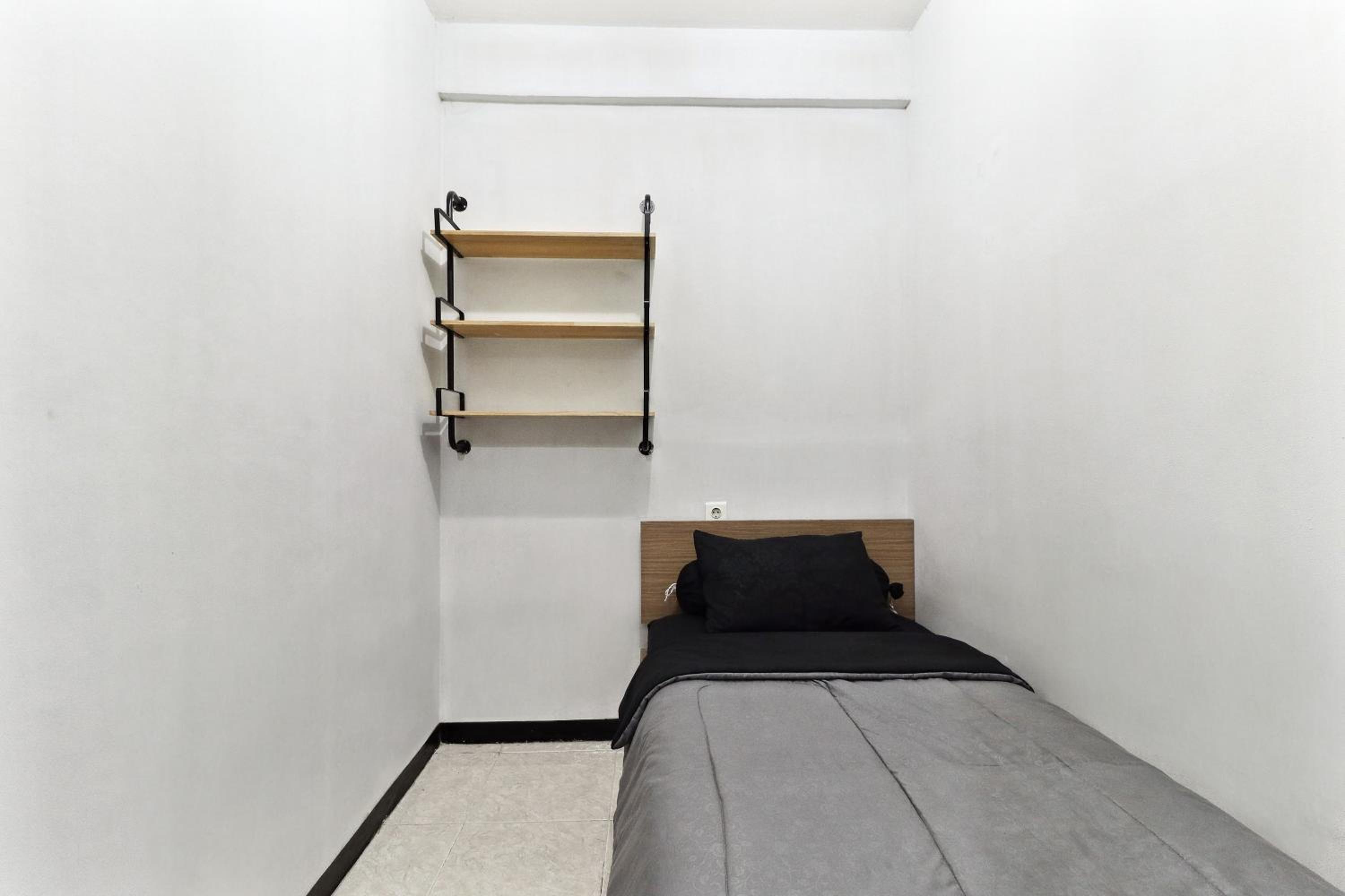 Two-Bedroom Apartment - Photo 3