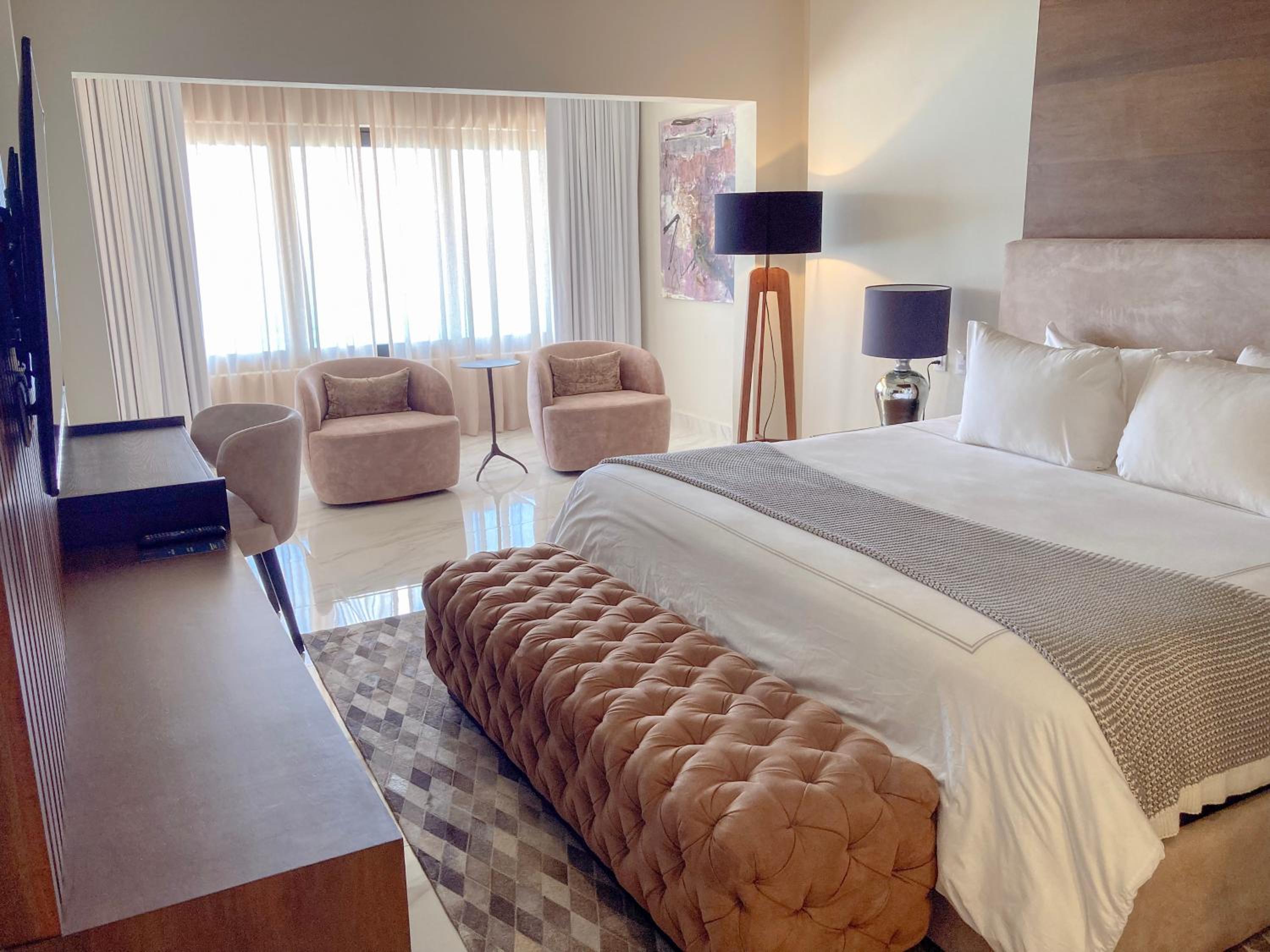 Presidential Suite with Ocean View - Non-Smoking thumbnail 5