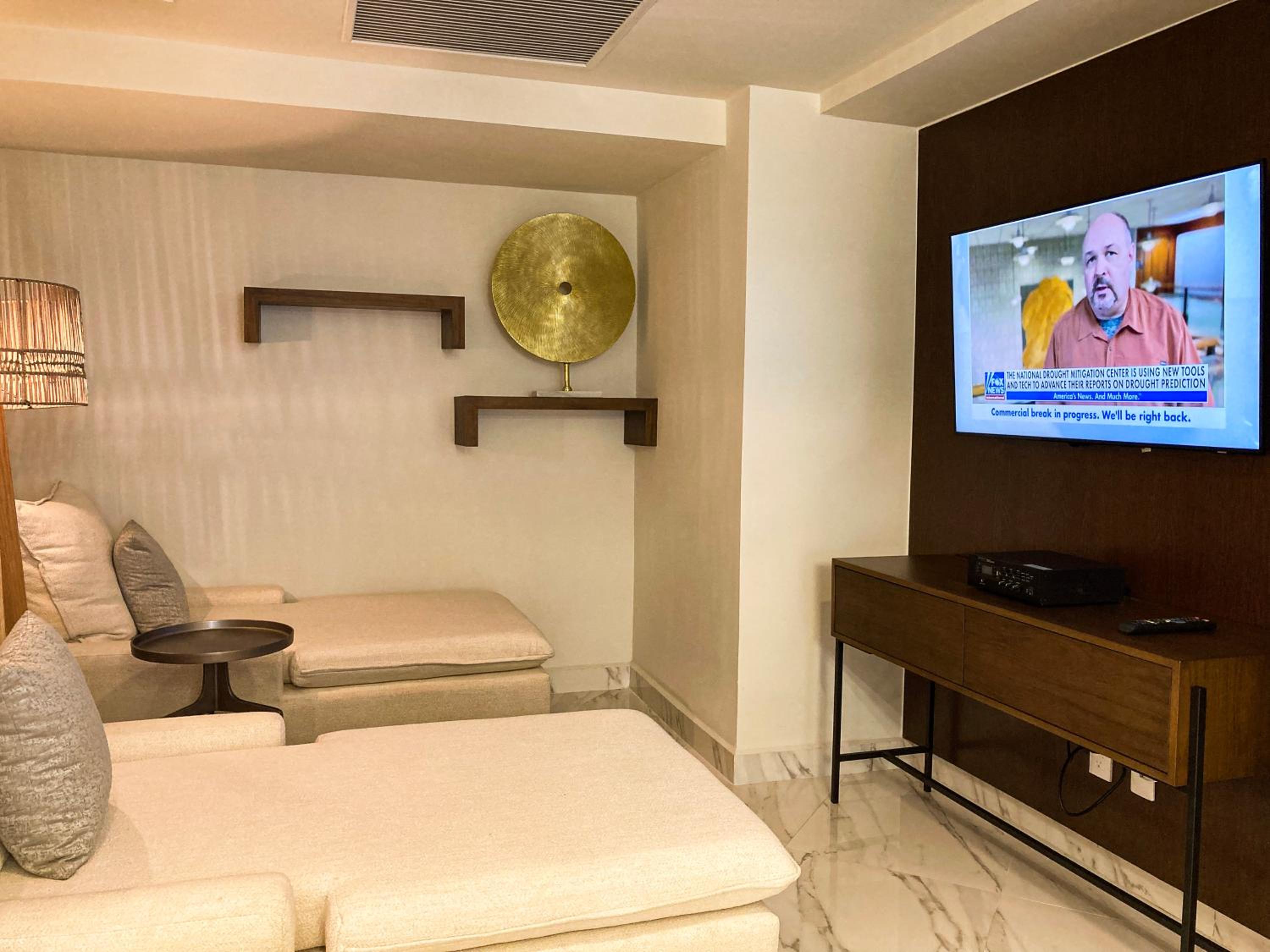 Presidential Suite with Ocean View - Non-Smoking thumbnail 6
