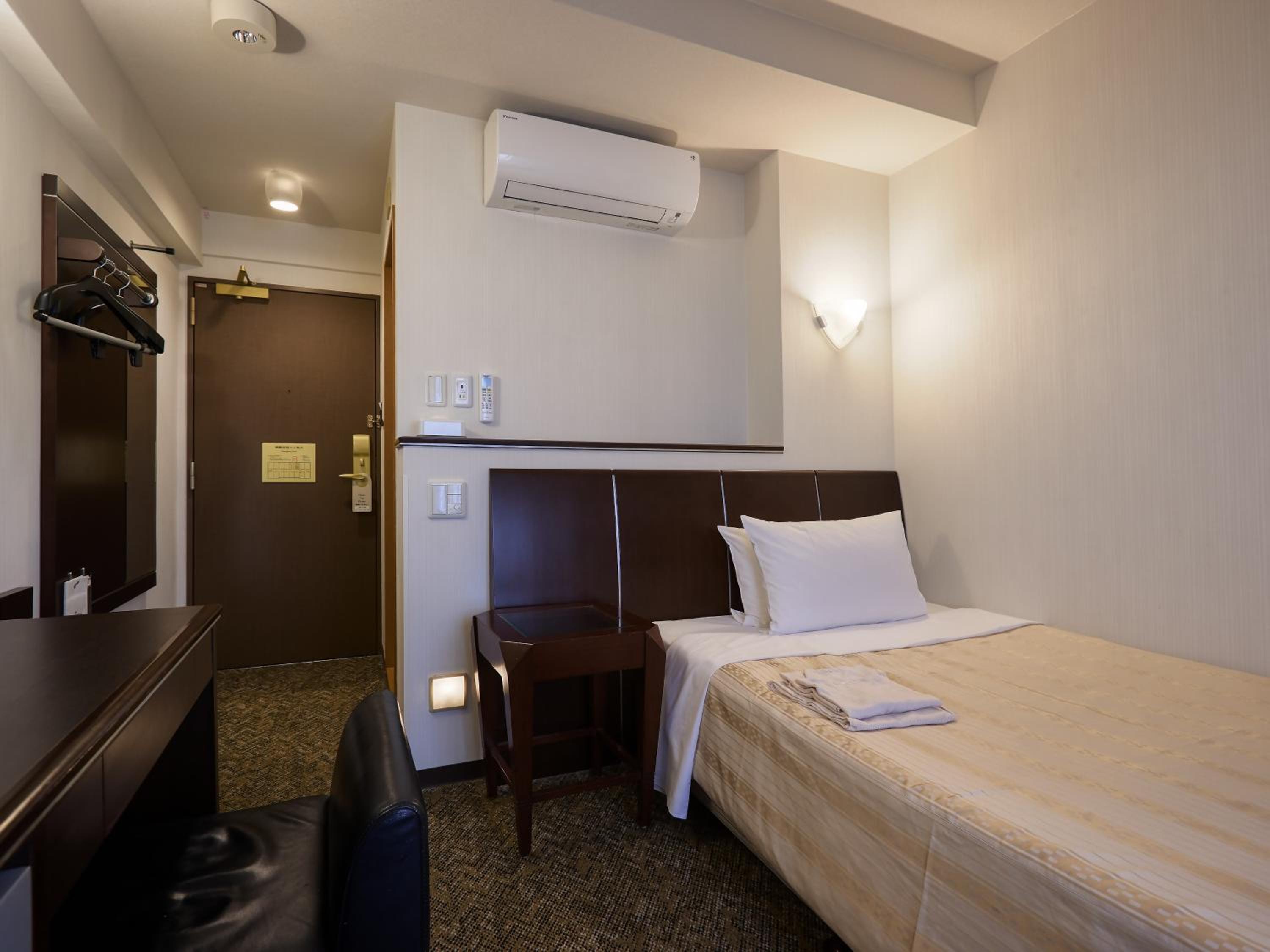 Single Room - Non-Smoking photo 3