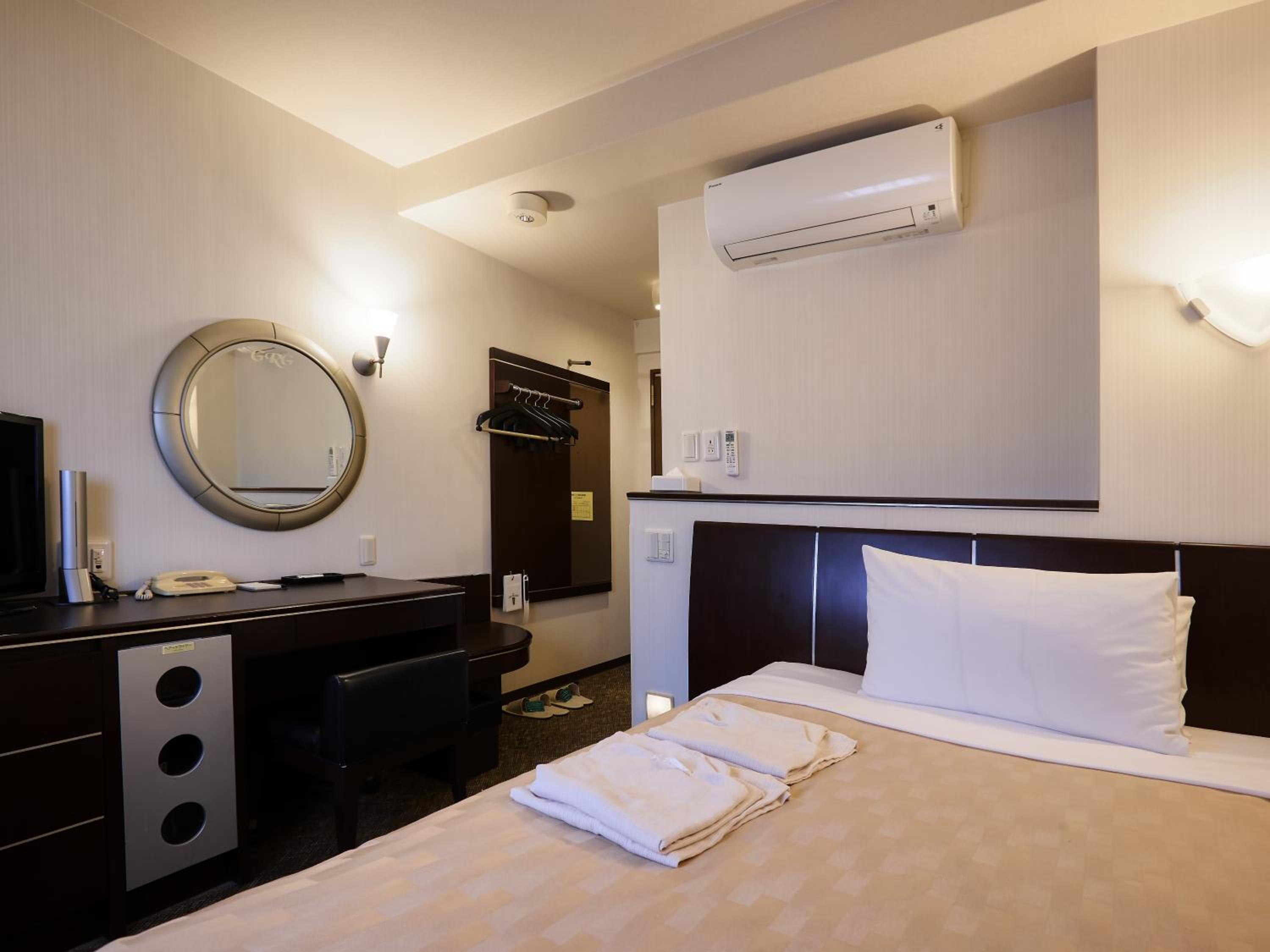 Double Room - Non-Smoking  - Photo 10