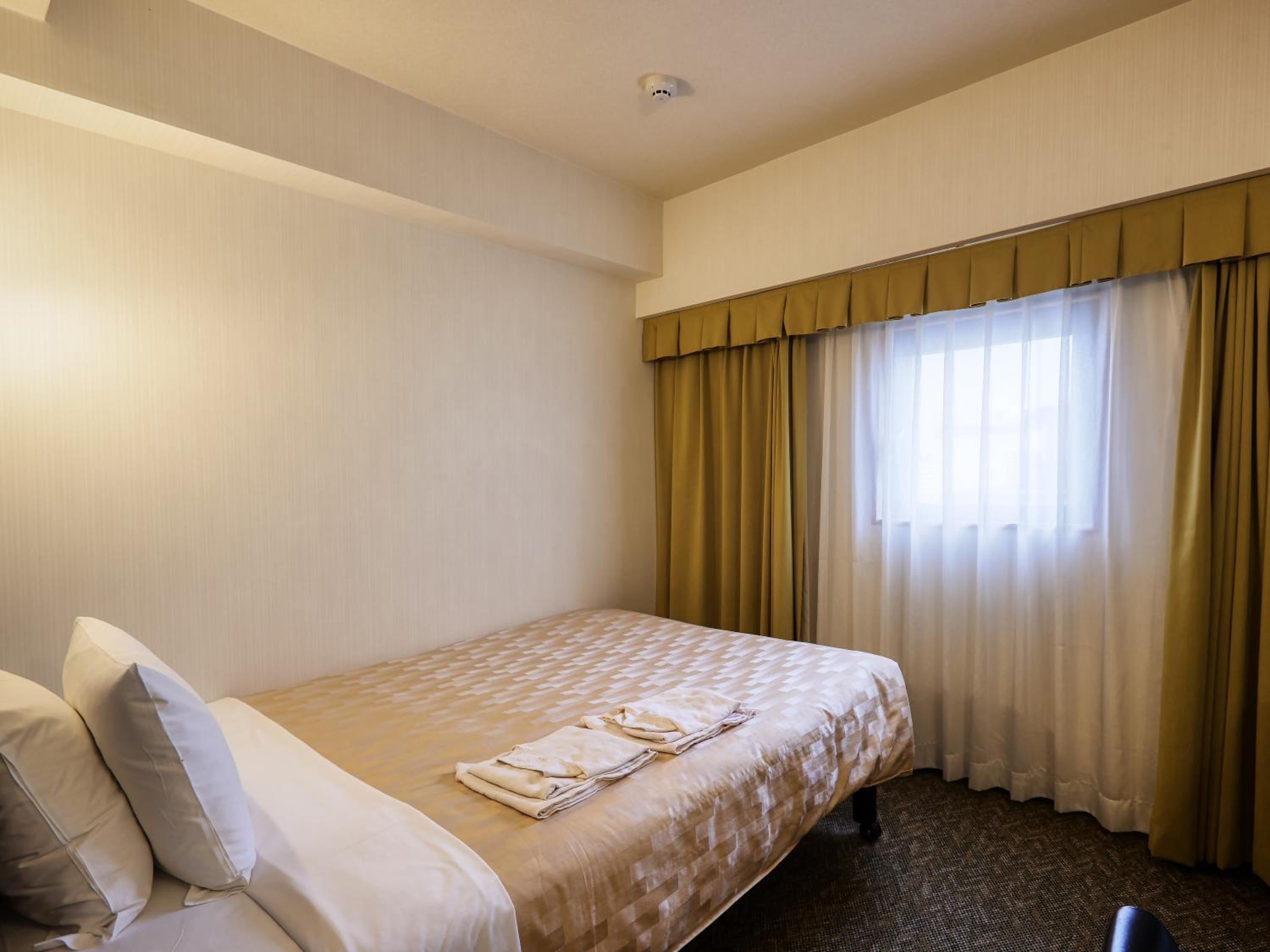 Double Room - Non-Smoking  - Photo 8