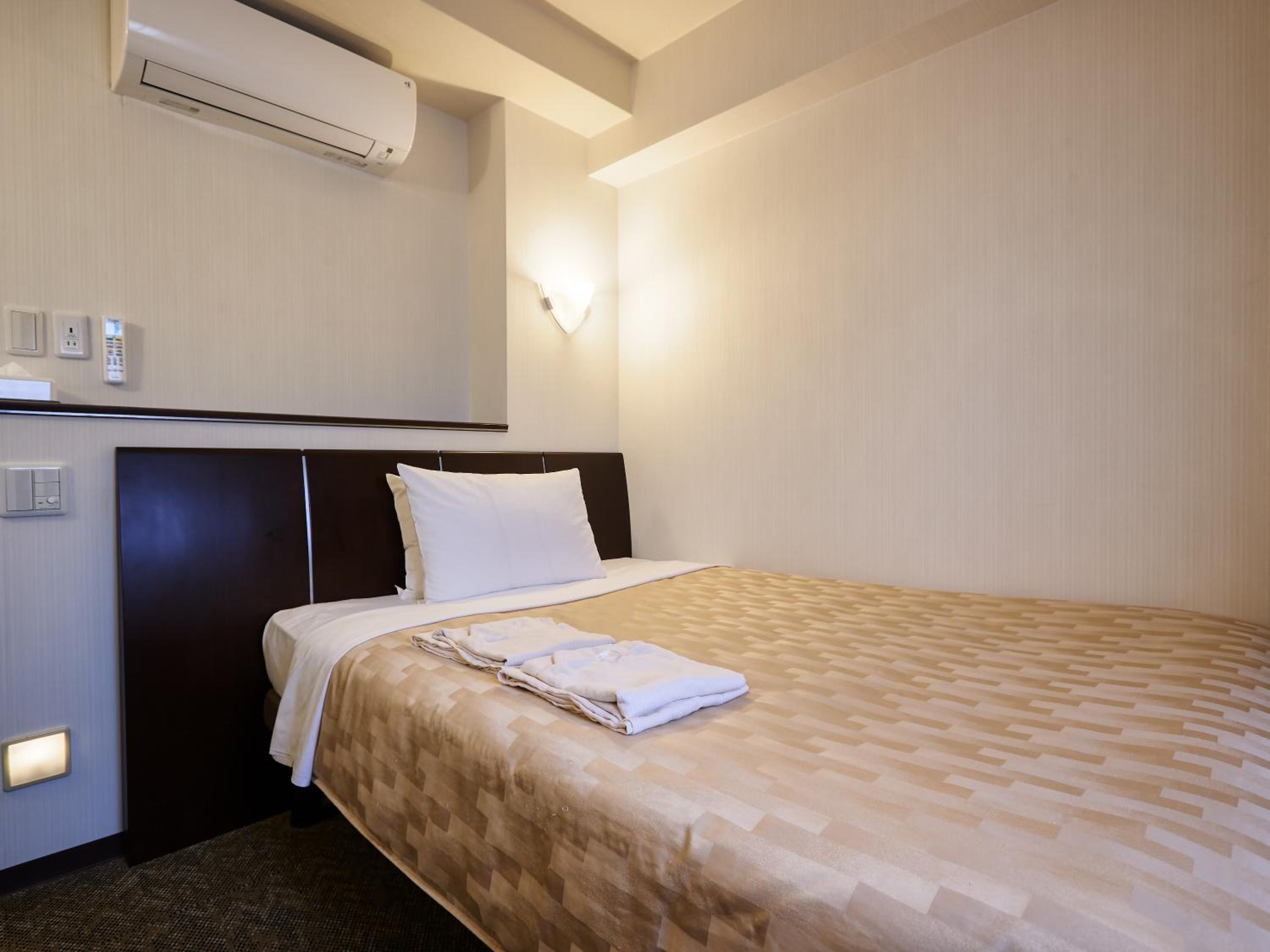 Double Room - Non-Smoking  - Photo 9