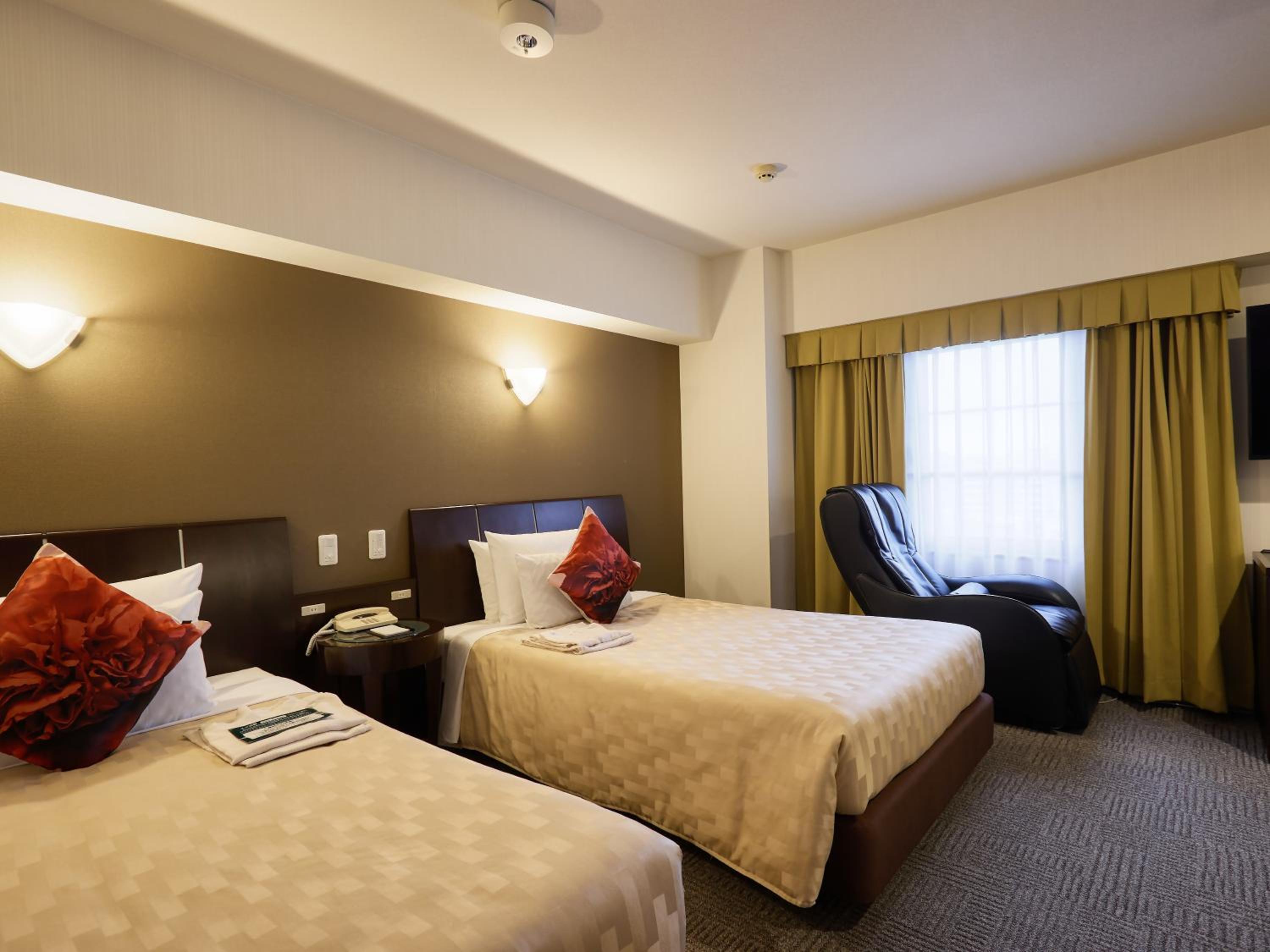 Twin Room - Non-Smoking - Photo 1