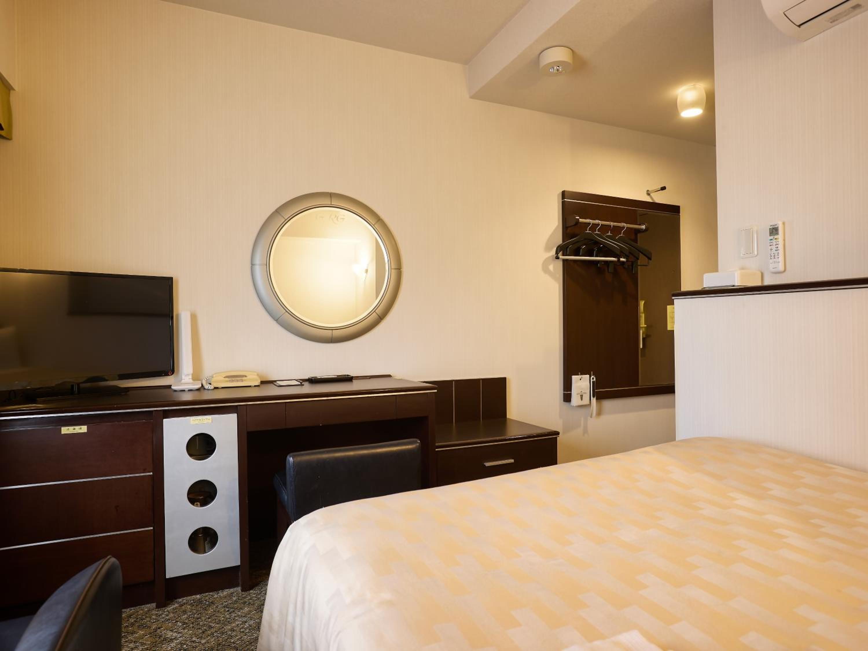 Deluxe Double Room - Non-Smoking - Photo 9