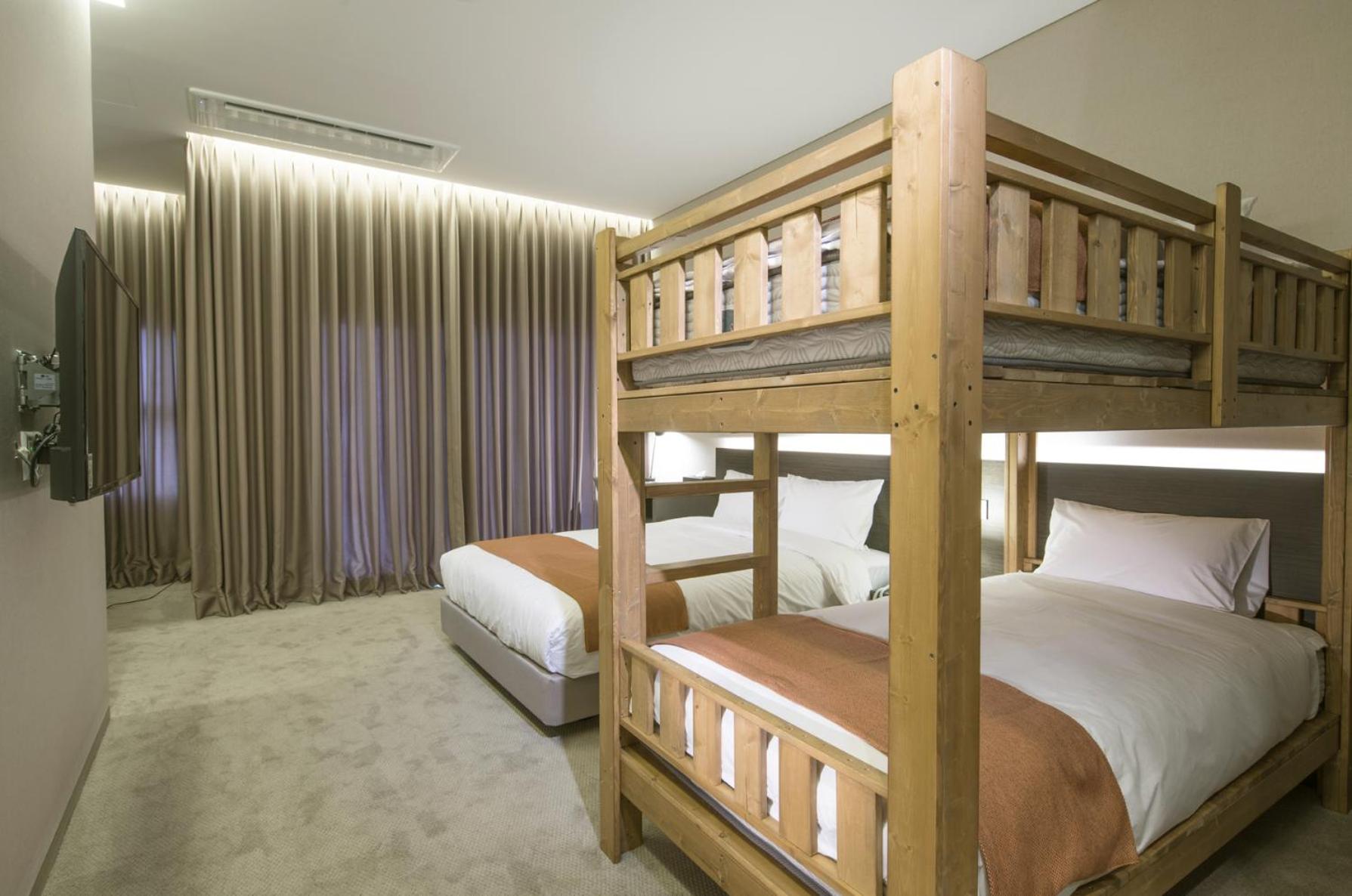 Standard Quadruple Room - Photo 3