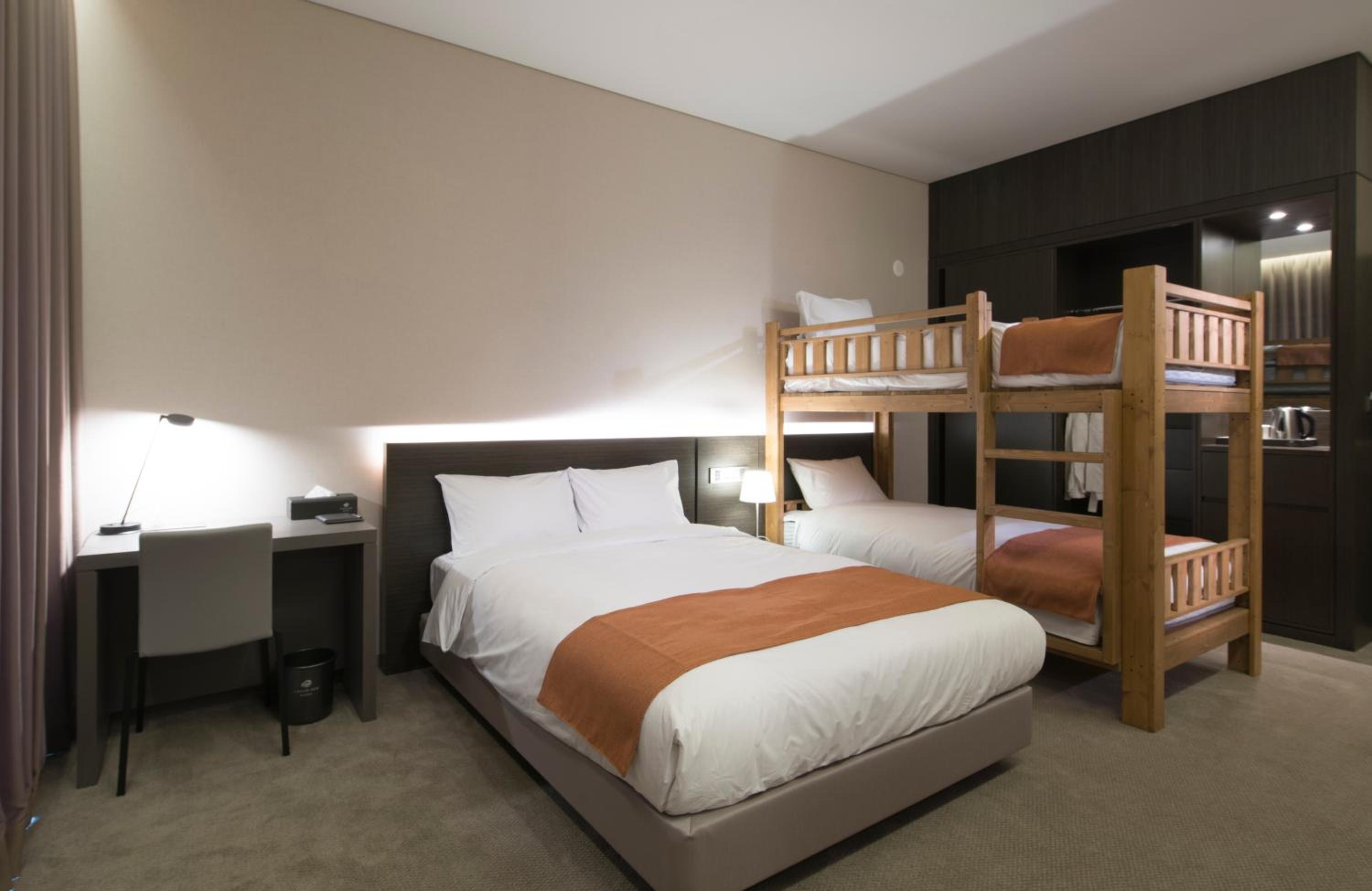 Standard Quadruple Room - Photo 1