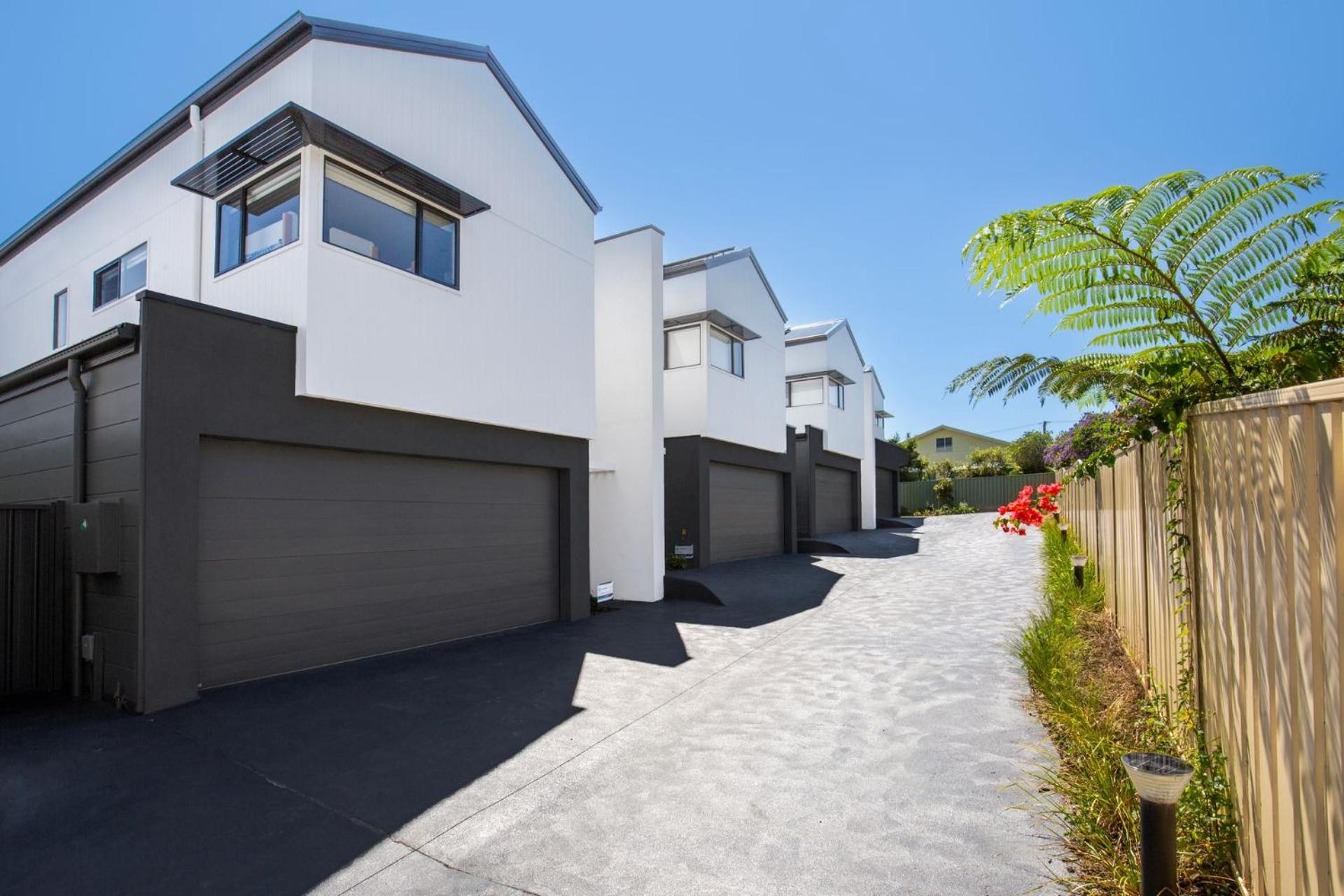 Three-Bedroom House photo 3